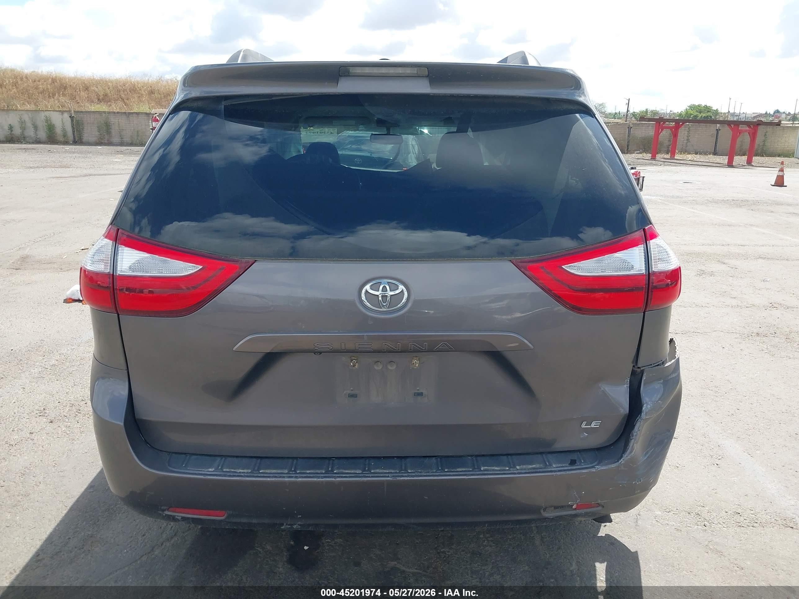 2015 Toyota Sienna Le 8 Passenger Gray vin: 5TDKK3DC9FS577625