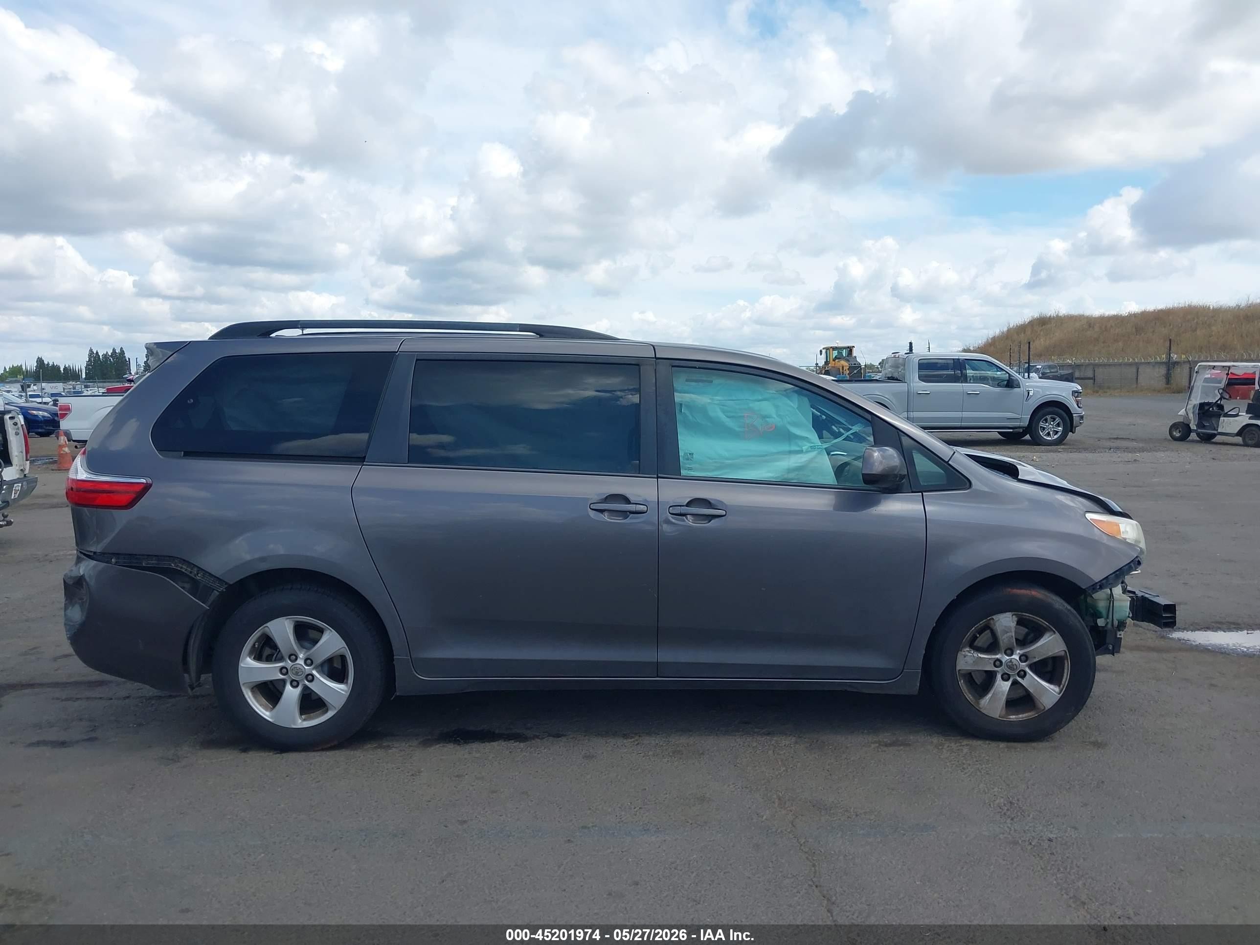 2015 Toyota Sienna Le 8 Passenger Gray vin: 5TDKK3DC9FS577625