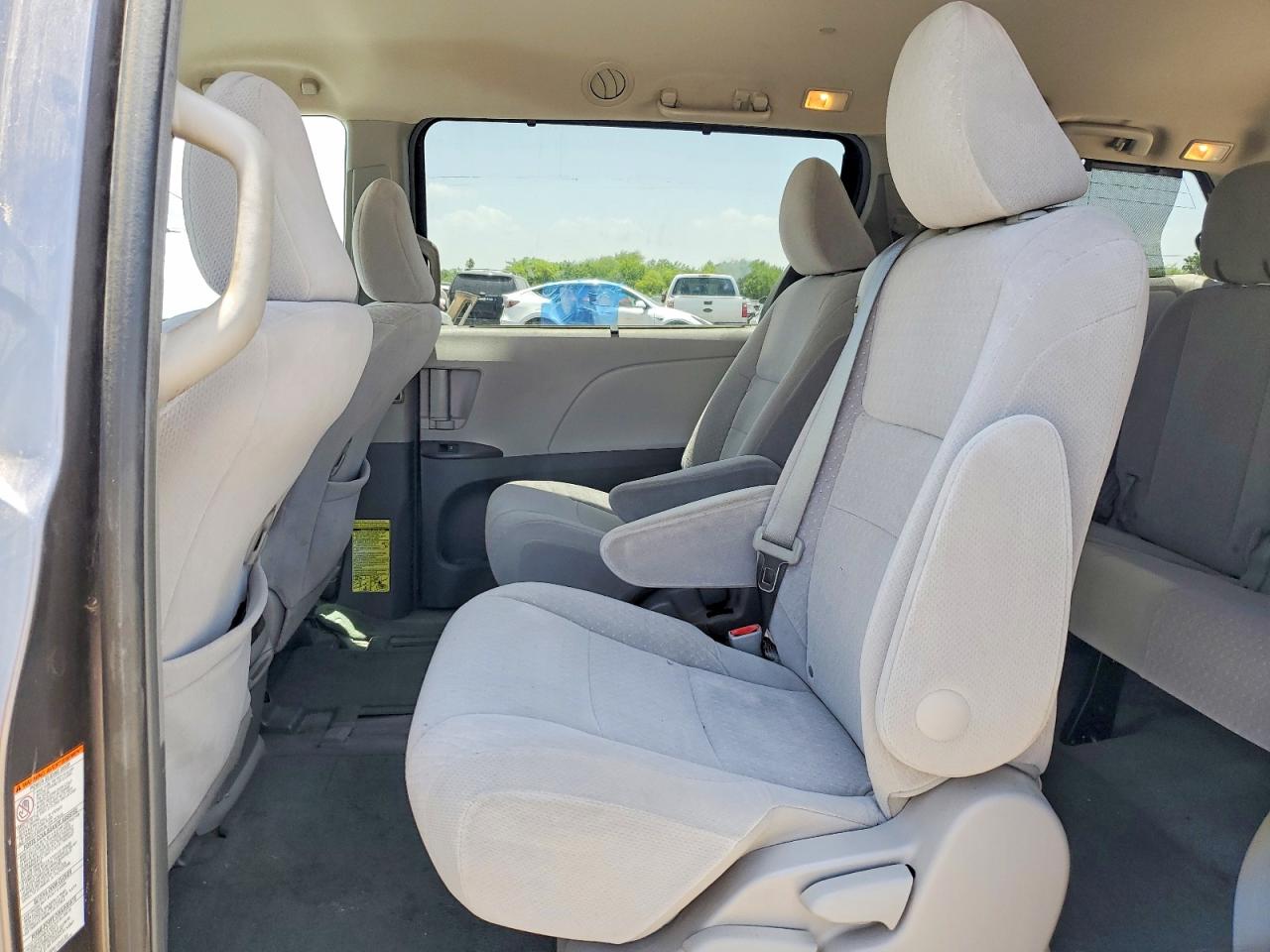 2015 Toyota Sienna Le Серый vin: 5TDKK3DC9FS578757