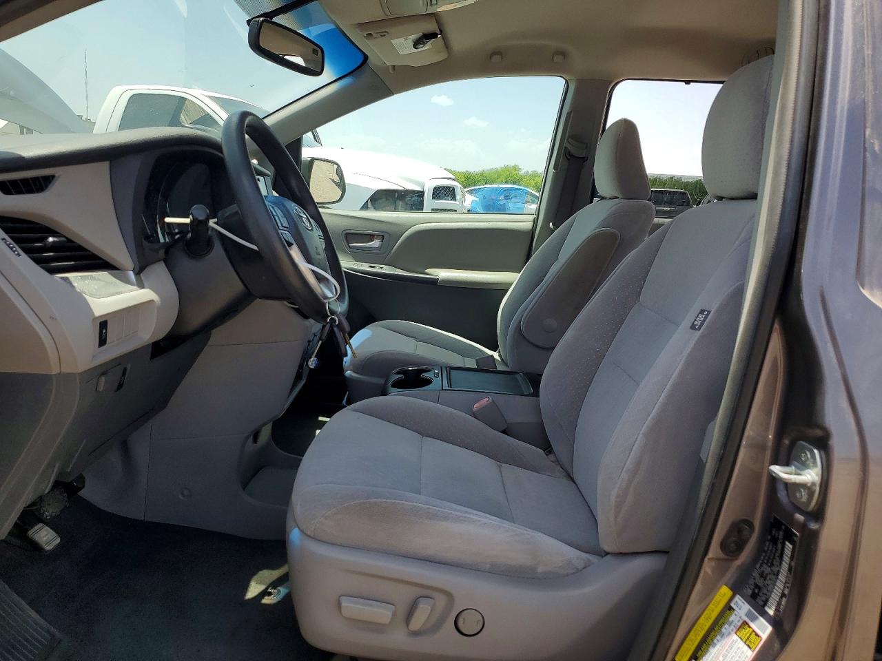 2015 Toyota Sienna Le Серый vin: 5TDKK3DC9FS578757