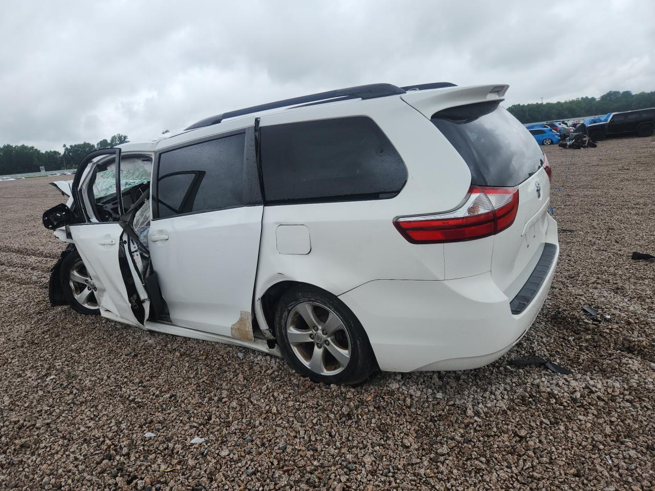 2015 Toyota Sienna Le White vin: 5TDKK3DC9FS590262