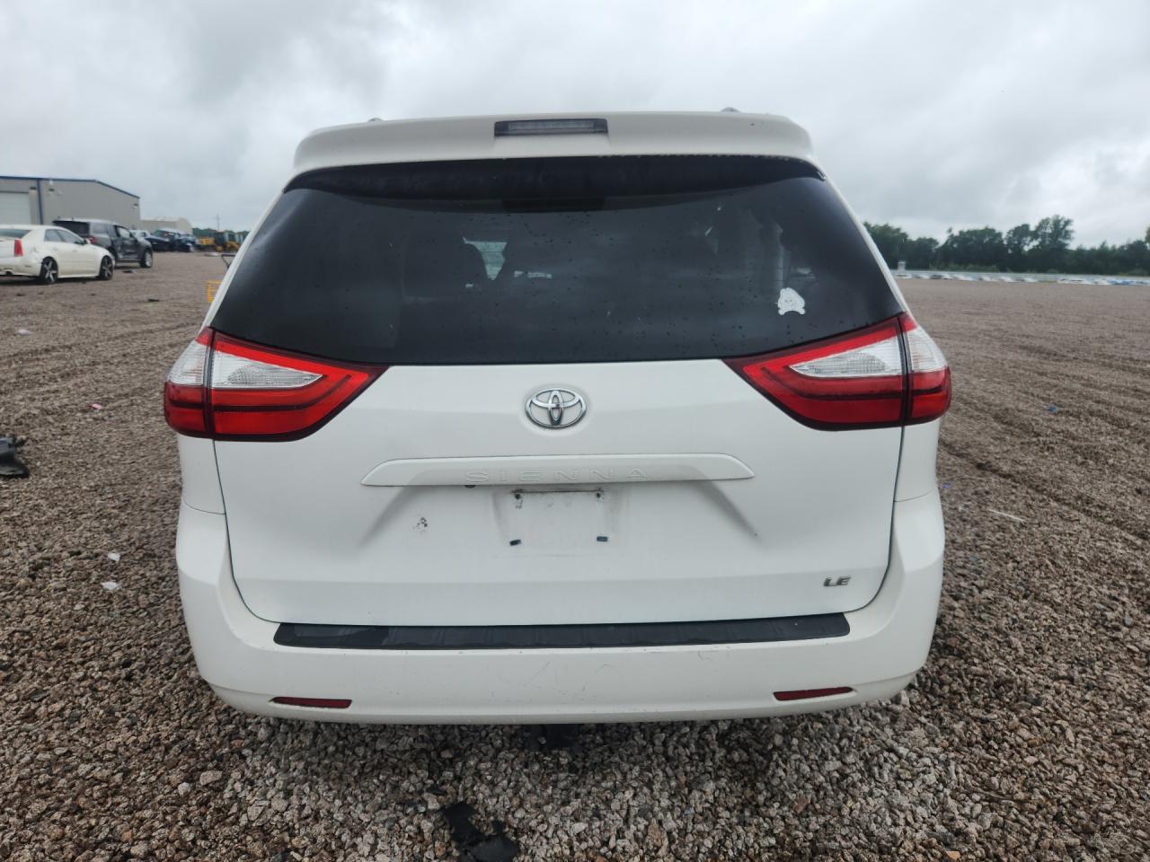 2015 Toyota Sienna Le White vin: 5TDKK3DC9FS590262