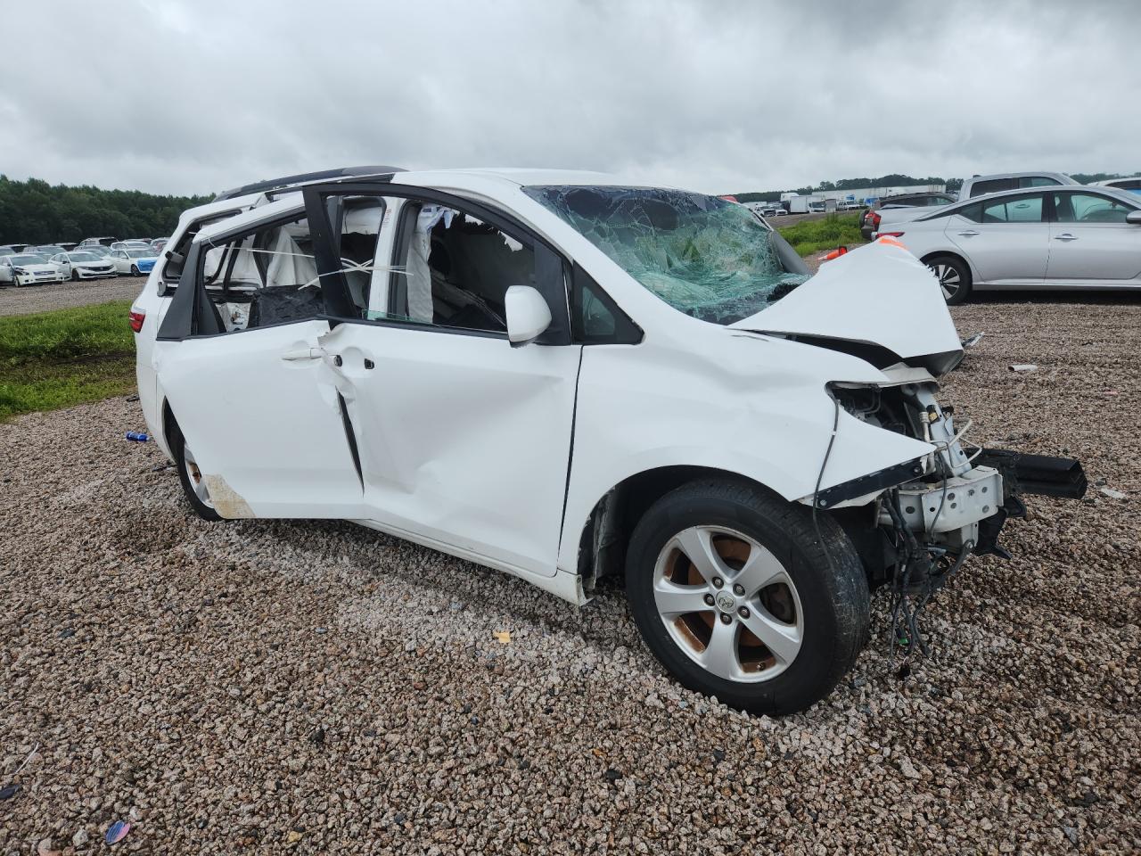 2015 Toyota Sienna Le White vin: 5TDKK3DC9FS590262