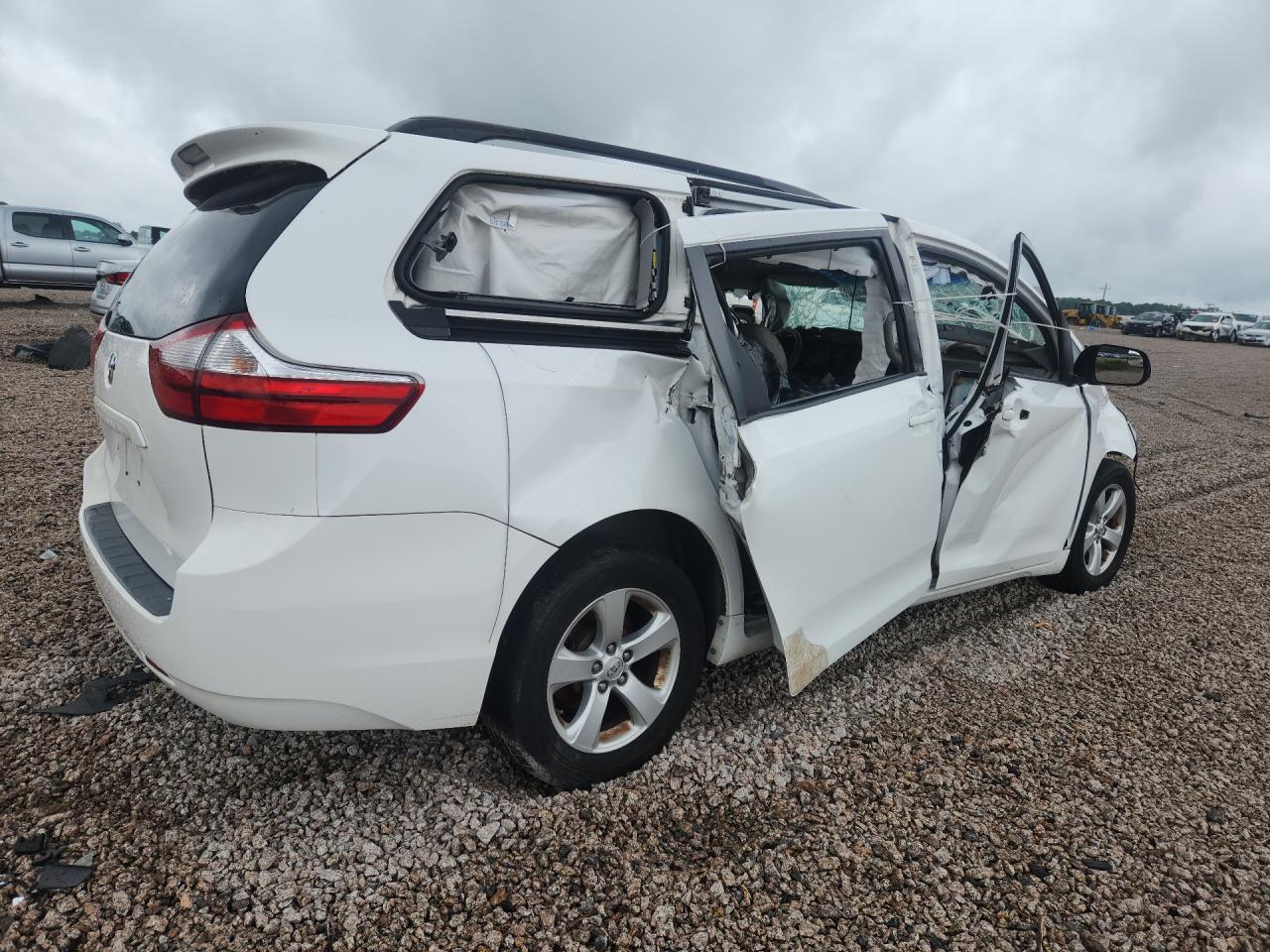 2015 Toyota Sienna Le White vin: 5TDKK3DC9FS590262