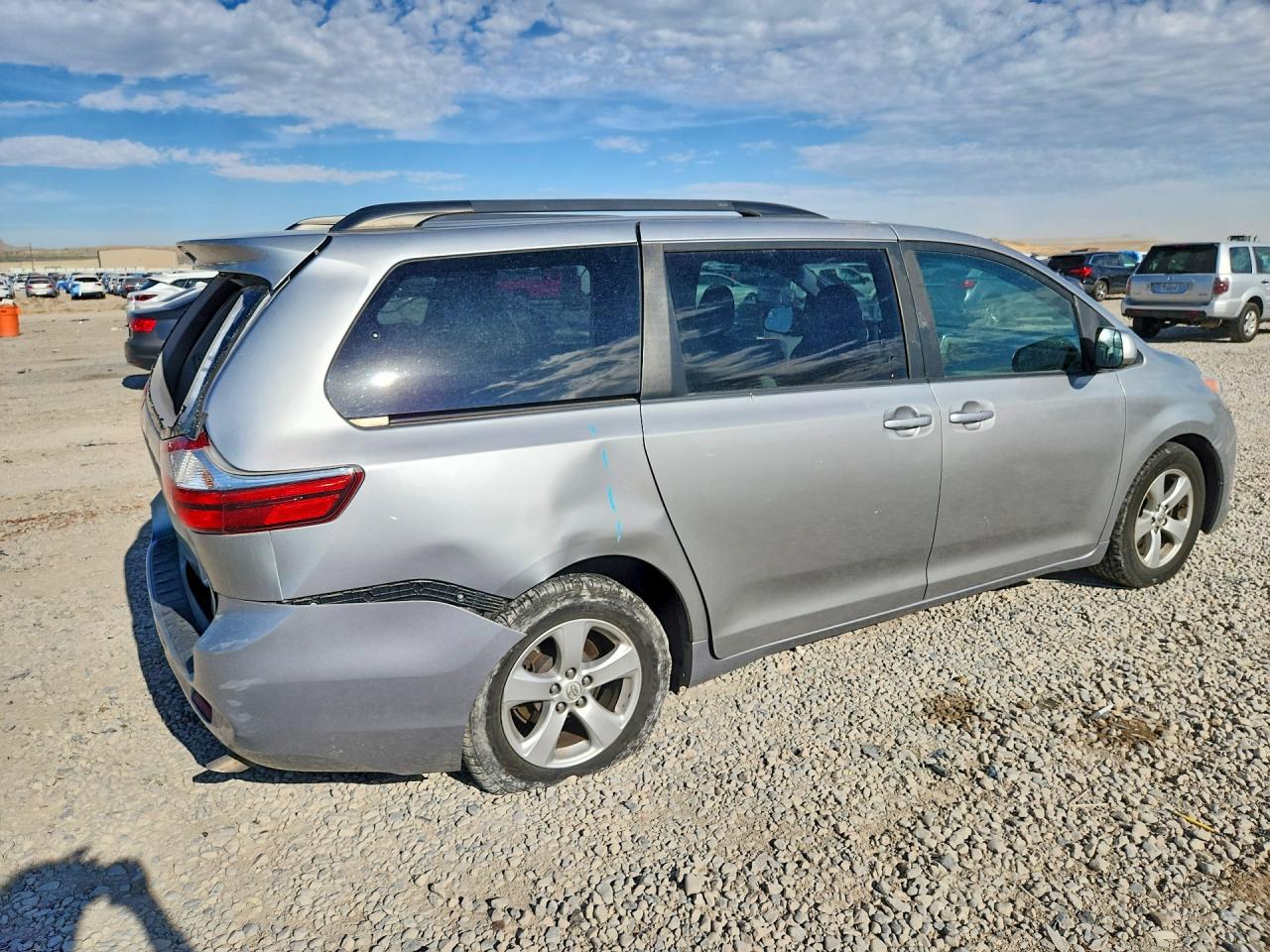 2015 Toyota Sienna Le Серебряный vin: 5TDKK3DC9FS592674