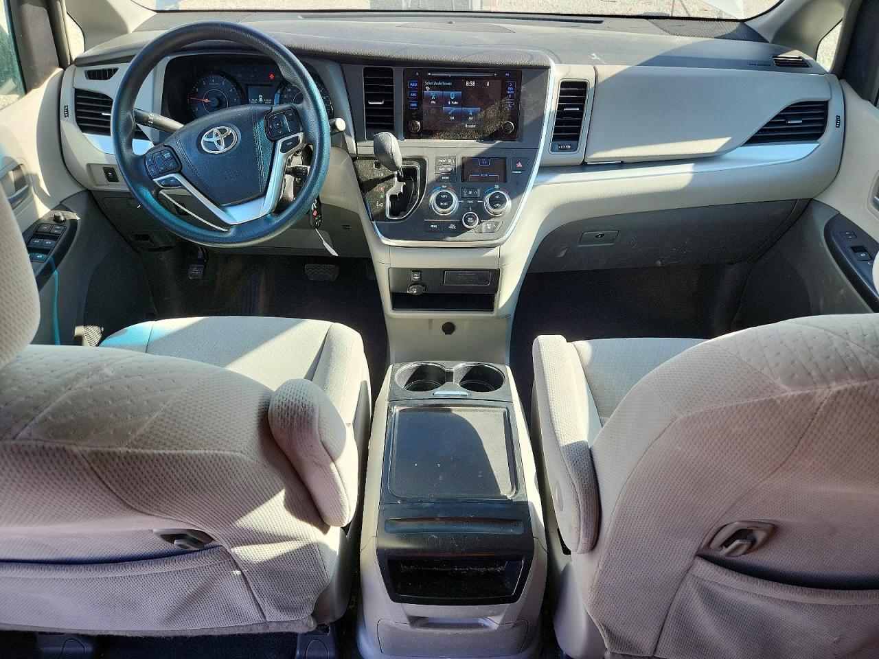 2015 Toyota Sienna Le Серебряный vin: 5TDKK3DC9FS592674