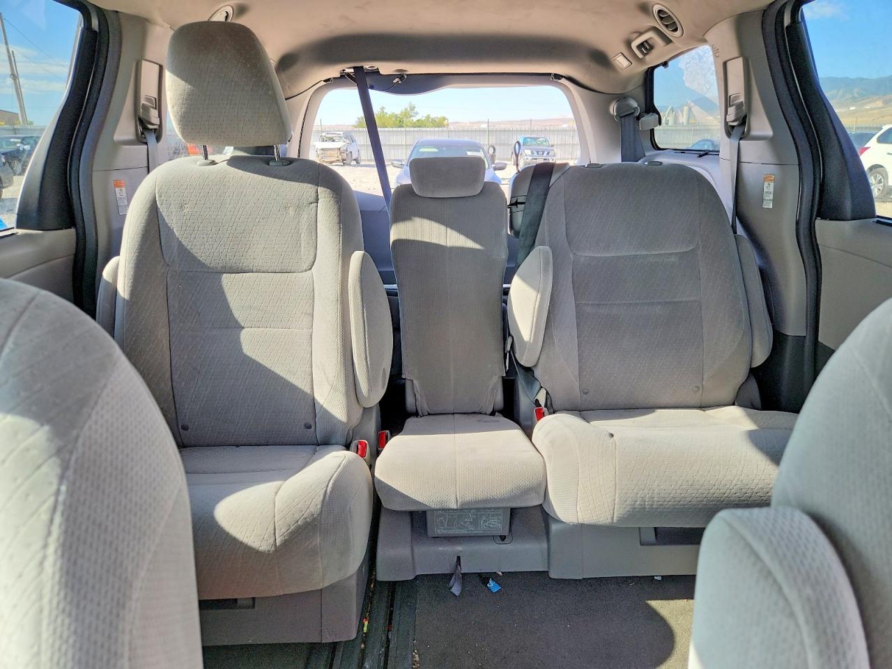 2015 Toyota Sienna Le Серебряный vin: 5TDKK3DC9FS592674
