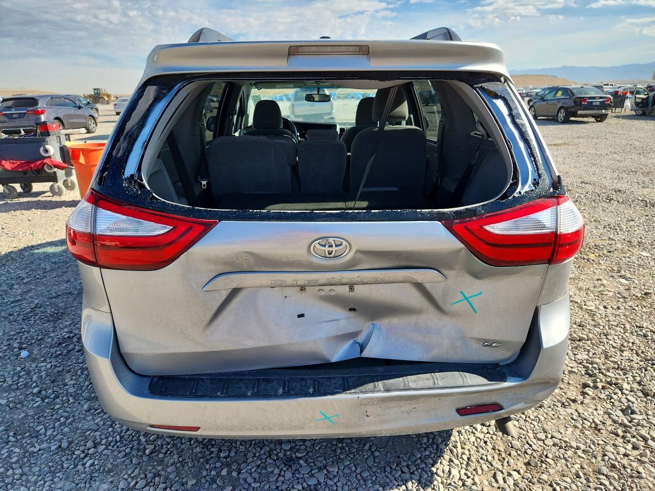 2015 Toyota Sienna Le Серебряный vin: 5TDKK3DC9FS592674