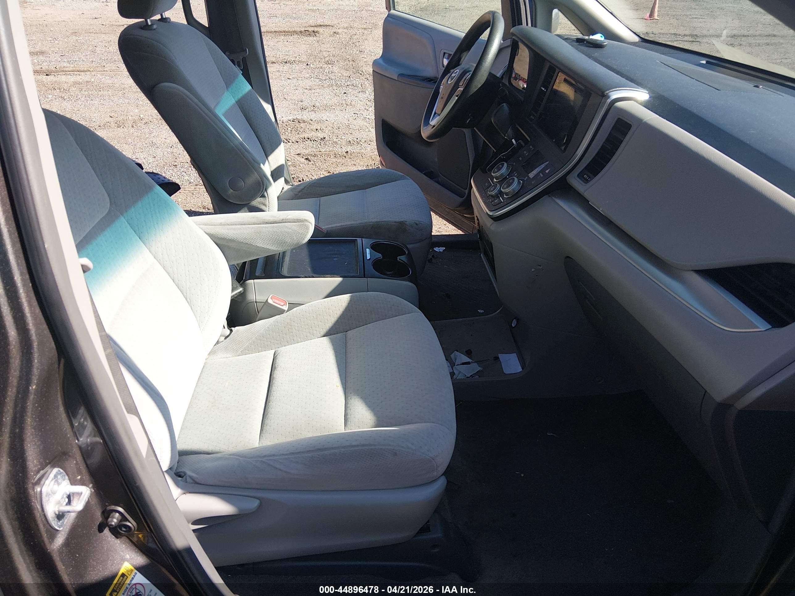 2015 Toyota Sienna Le 8 Passenger Gray vin: 5TDKK3DC9FS604225