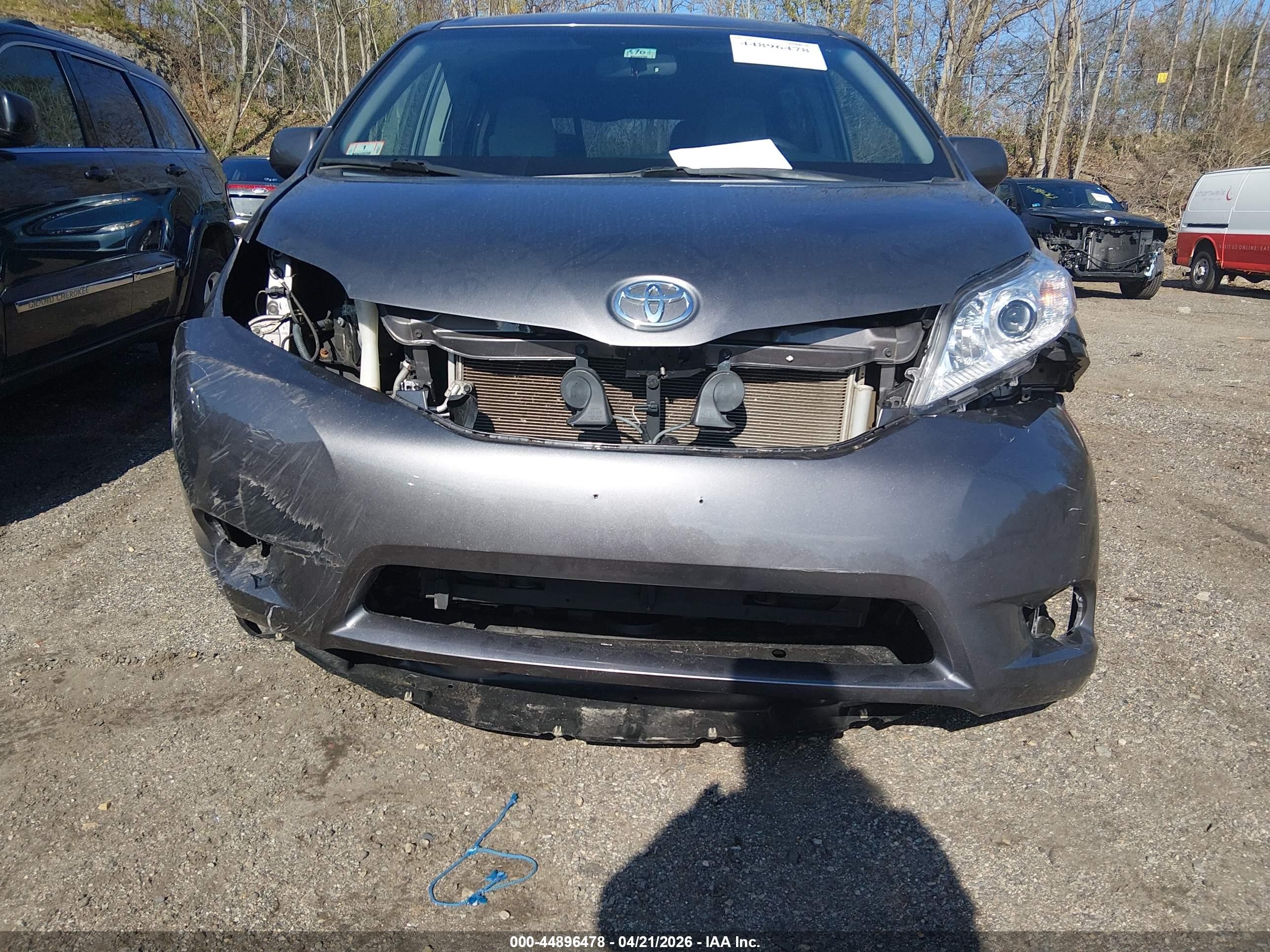 2015 Toyota Sienna Le 8 Passenger Gray vin: 5TDKK3DC9FS604225