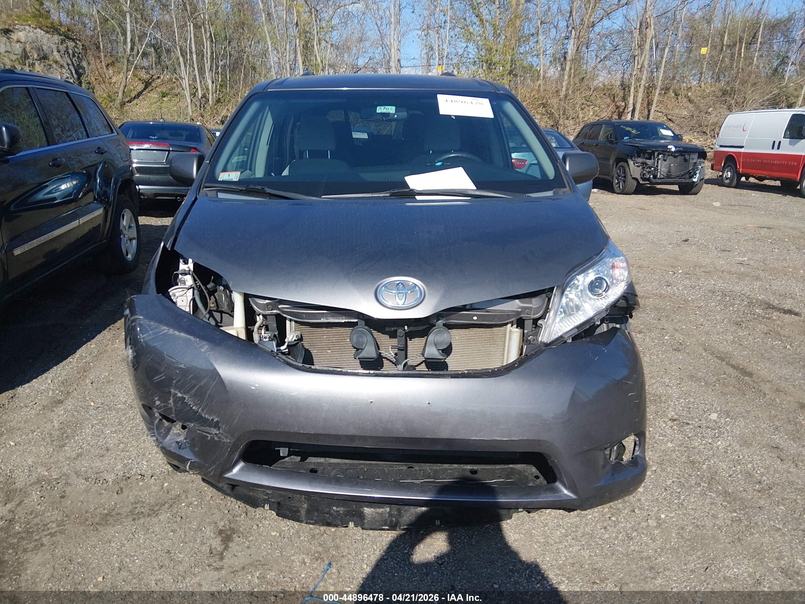2015 Toyota Sienna Le 8 Passenger Gray vin: 5TDKK3DC9FS604225