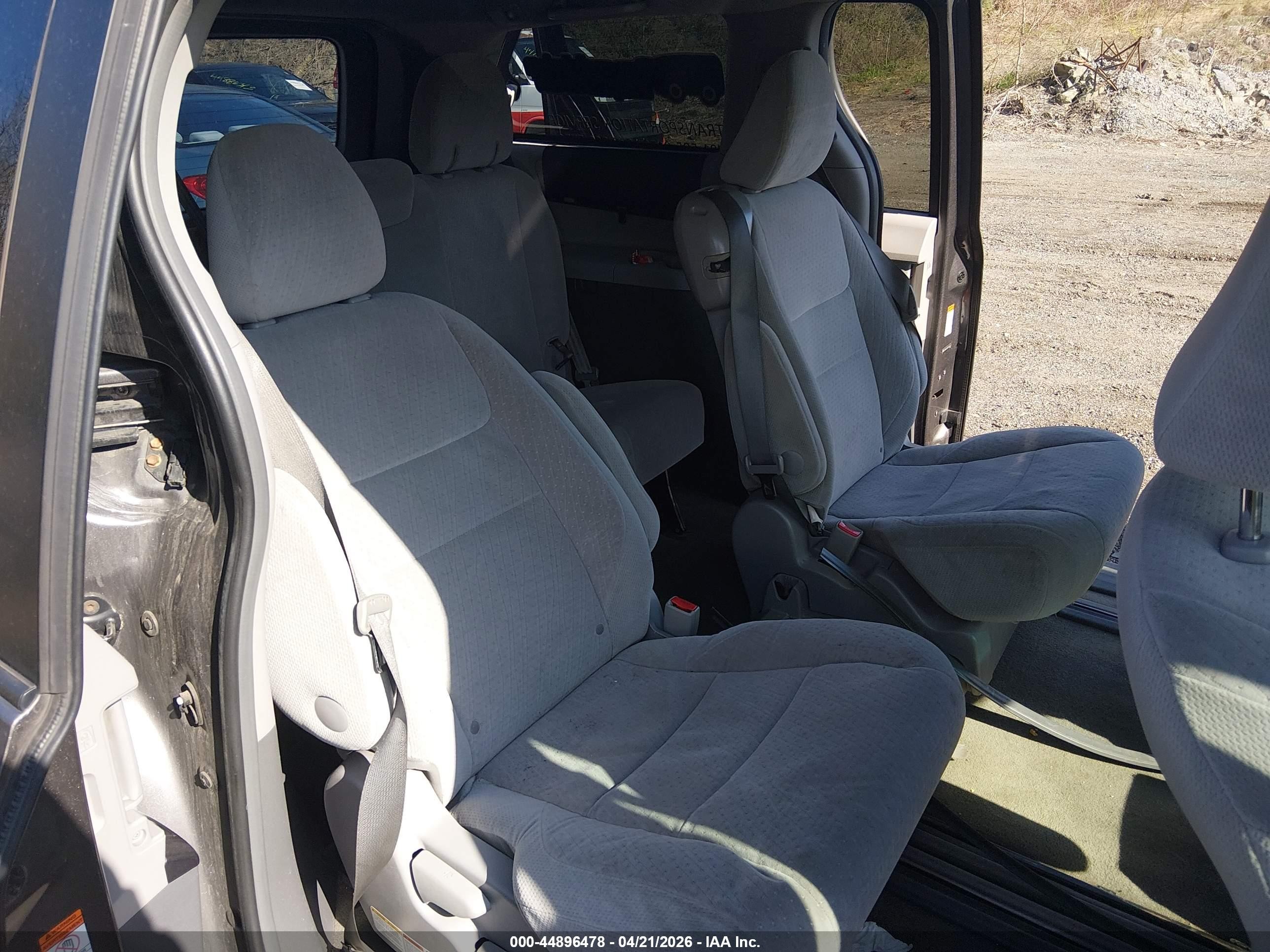 2015 Toyota Sienna Le 8 Passenger Gray vin: 5TDKK3DC9FS604225
