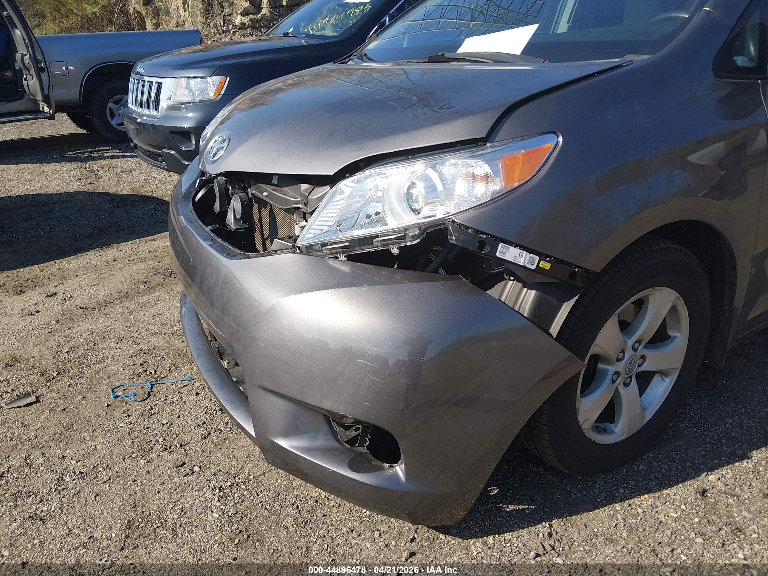 2015 Toyota Sienna Le 8 Passenger Gray vin: 5TDKK3DC9FS604225