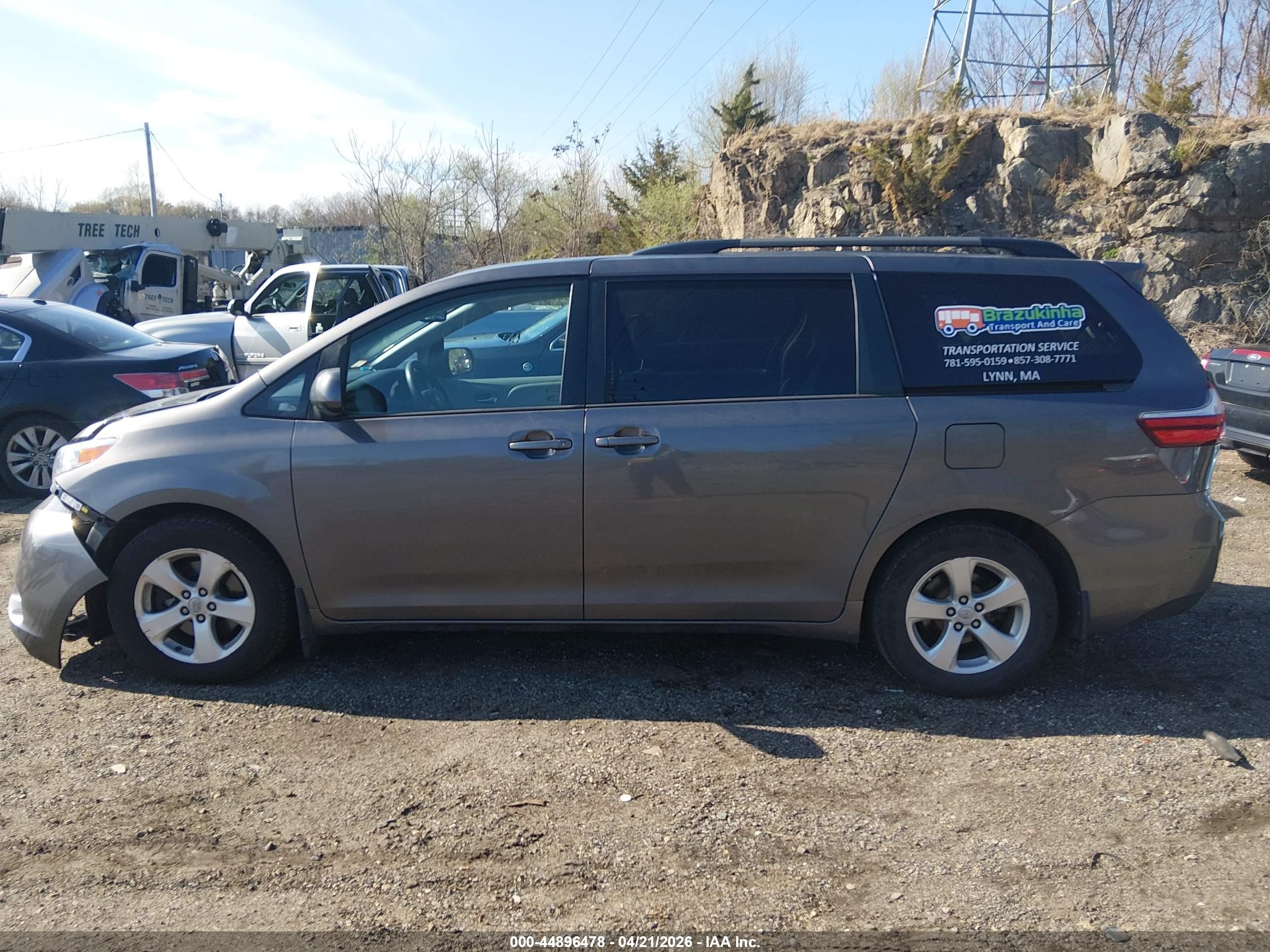 2015 Toyota Sienna Le 8 Passenger Gray vin: 5TDKK3DC9FS604225