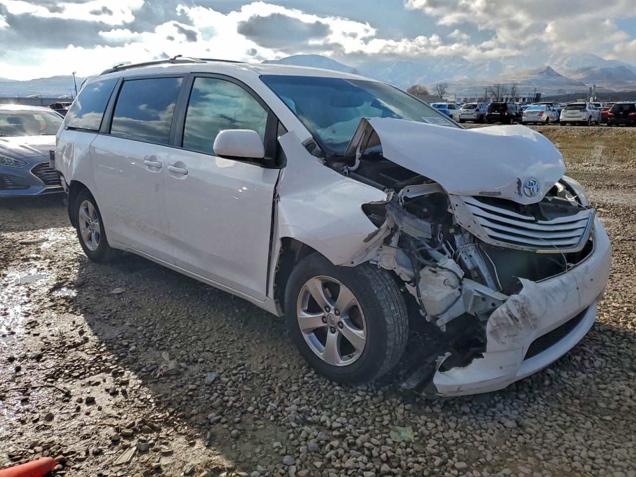 2015 Toyota Sienna Le Белый vin: 5TDKK3DC9FS616097