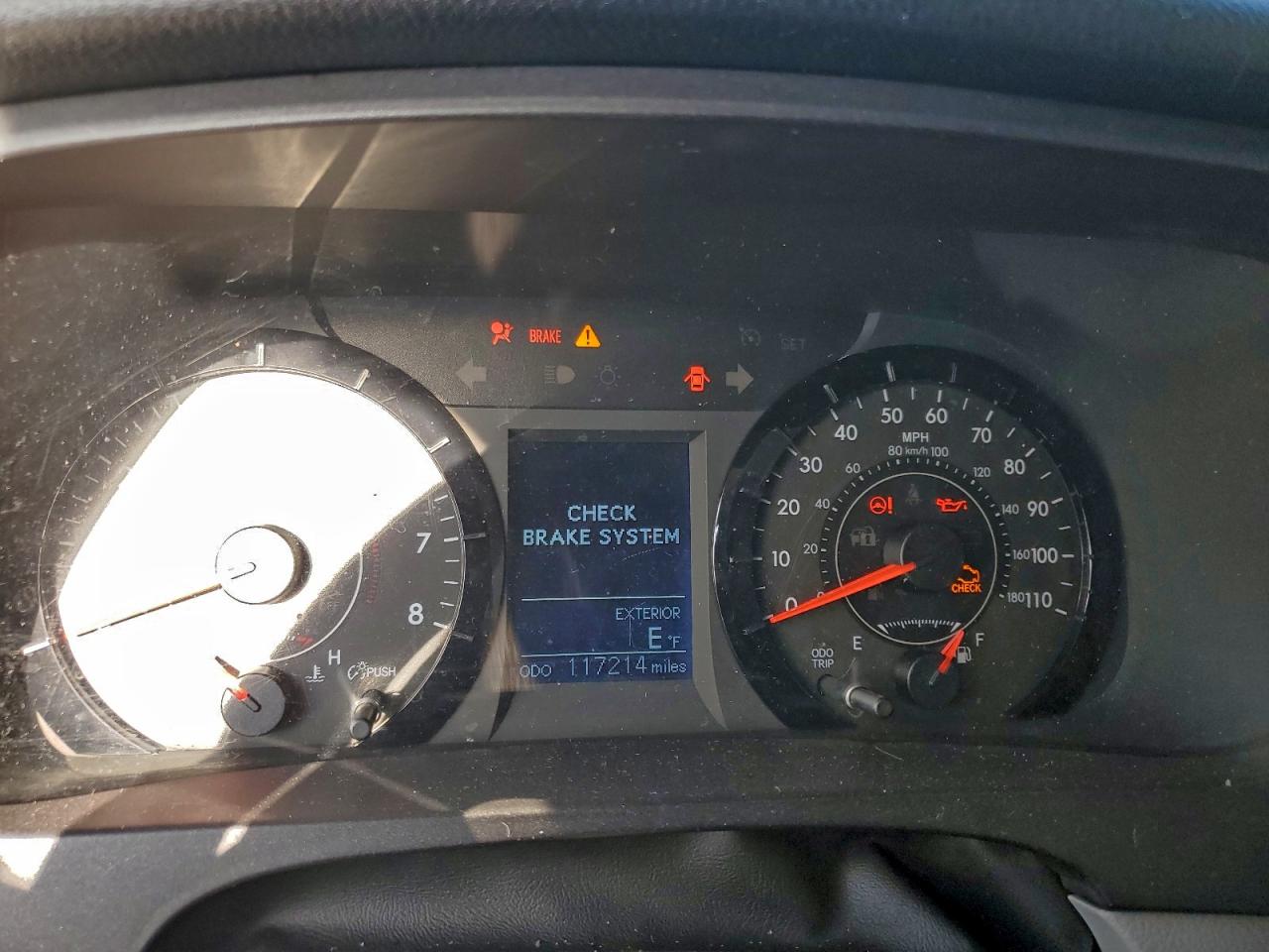 2015 Toyota Sienna Le Белый vin: 5TDKK3DC9FS616097