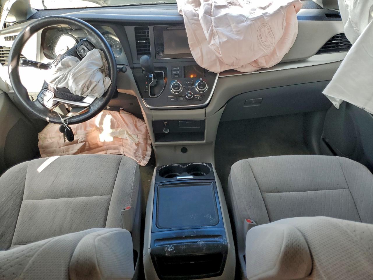 2015 Toyota Sienna Le Белый vin: 5TDKK3DC9FS616097