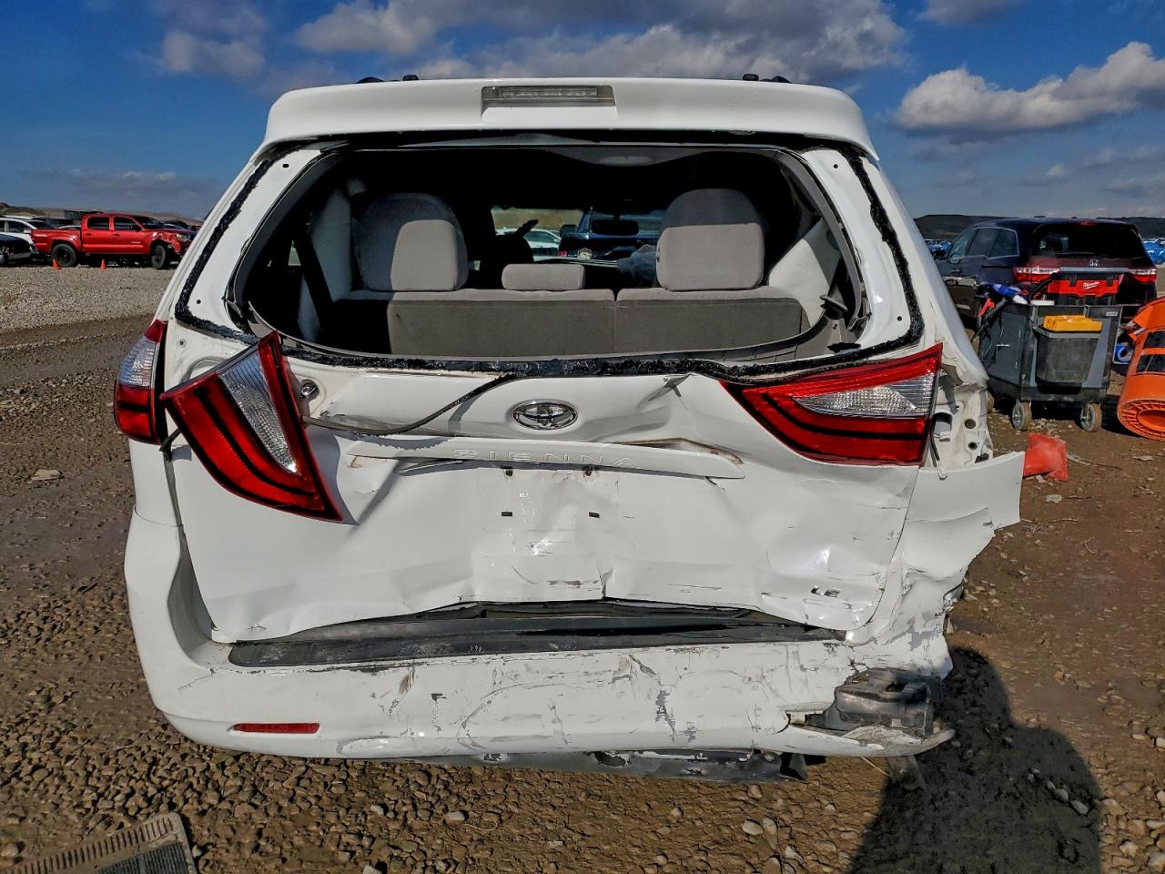 2015 Toyota Sienna Le Белый vin: 5TDKK3DC9FS616097
