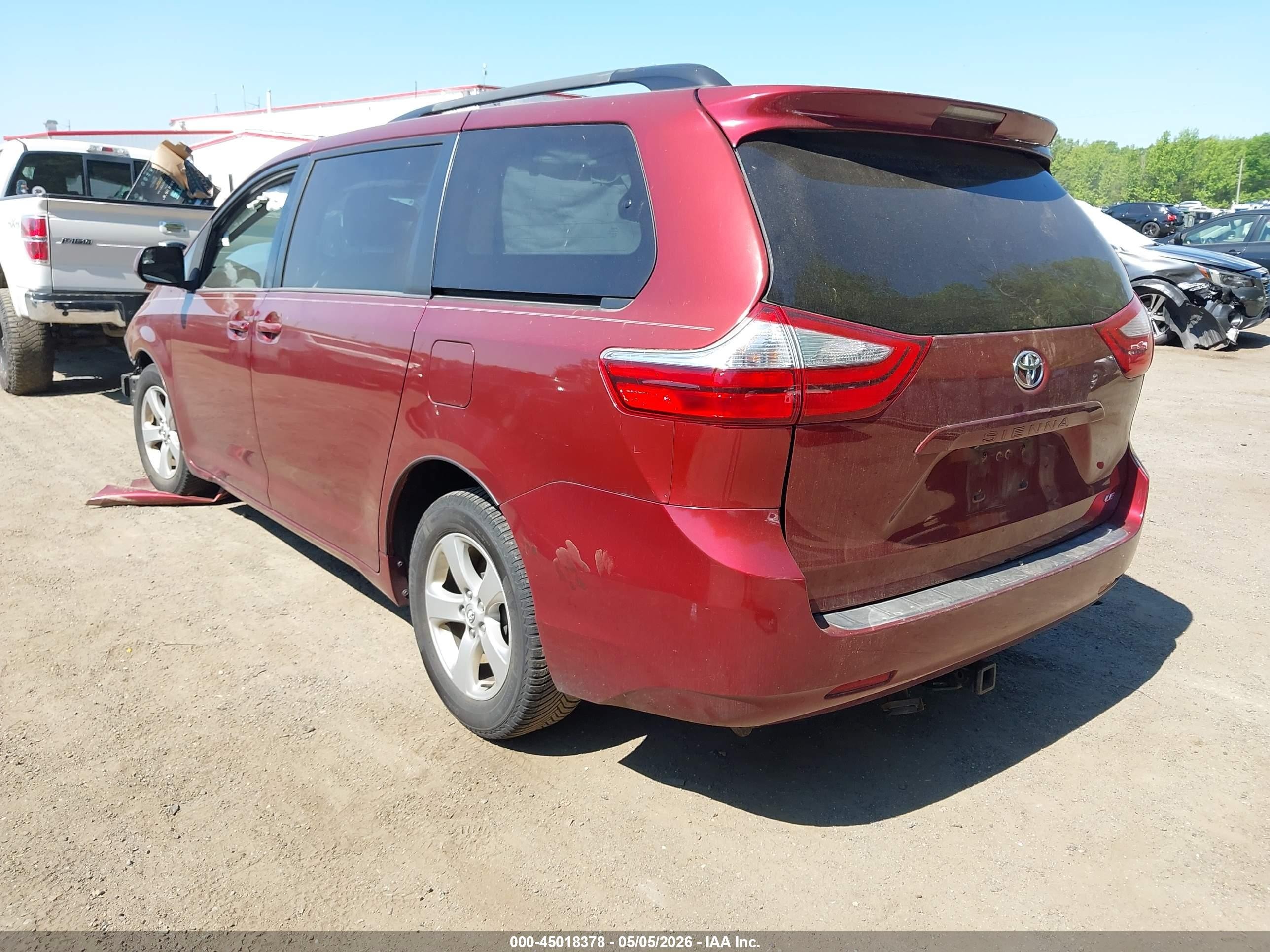 2015 Toyota Sienna Le 8 Passenger Red vin: 5TDKK3DC9FS648662