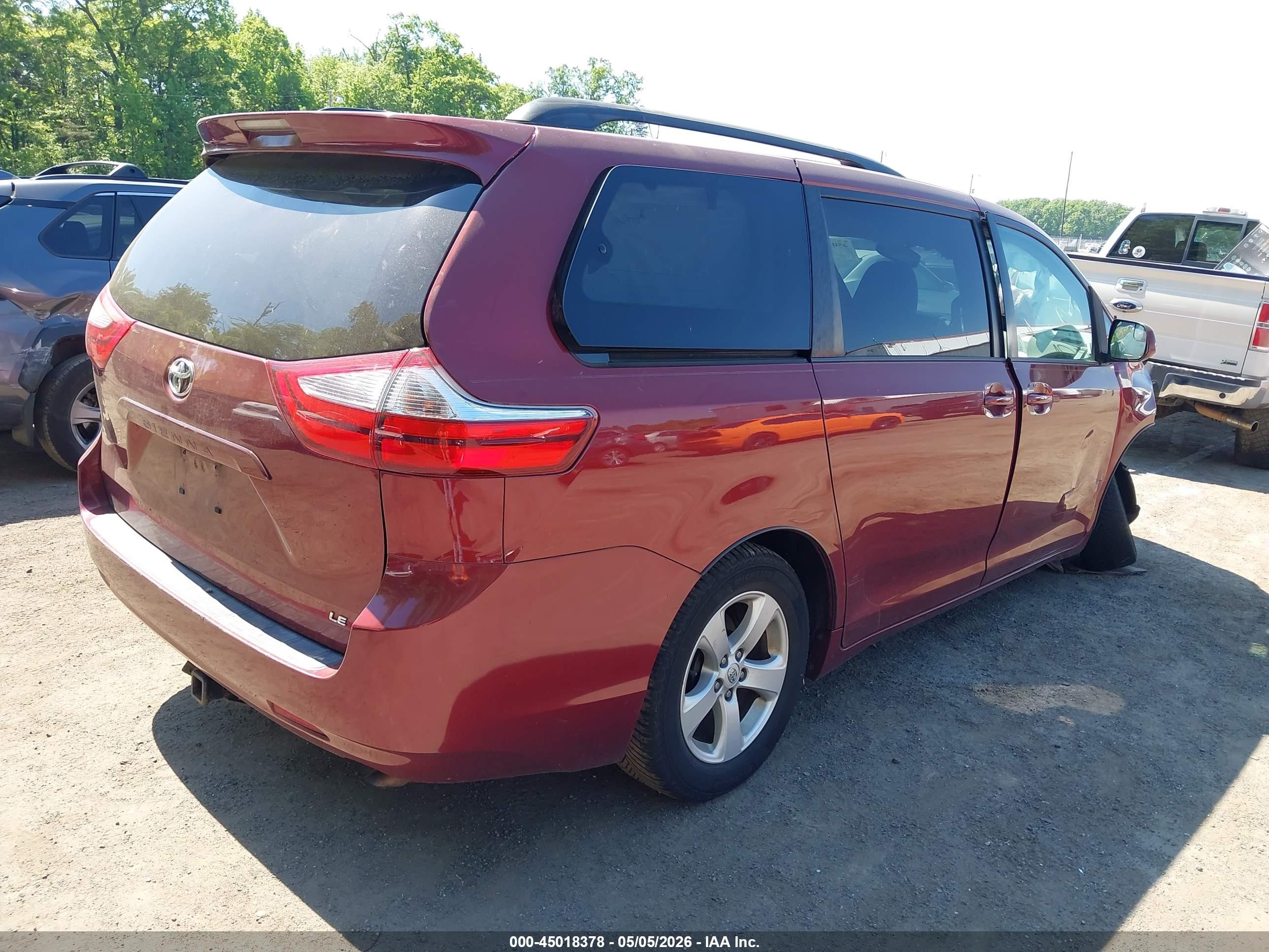 2015 Toyota Sienna Le 8 Passenger Red vin: 5TDKK3DC9FS648662