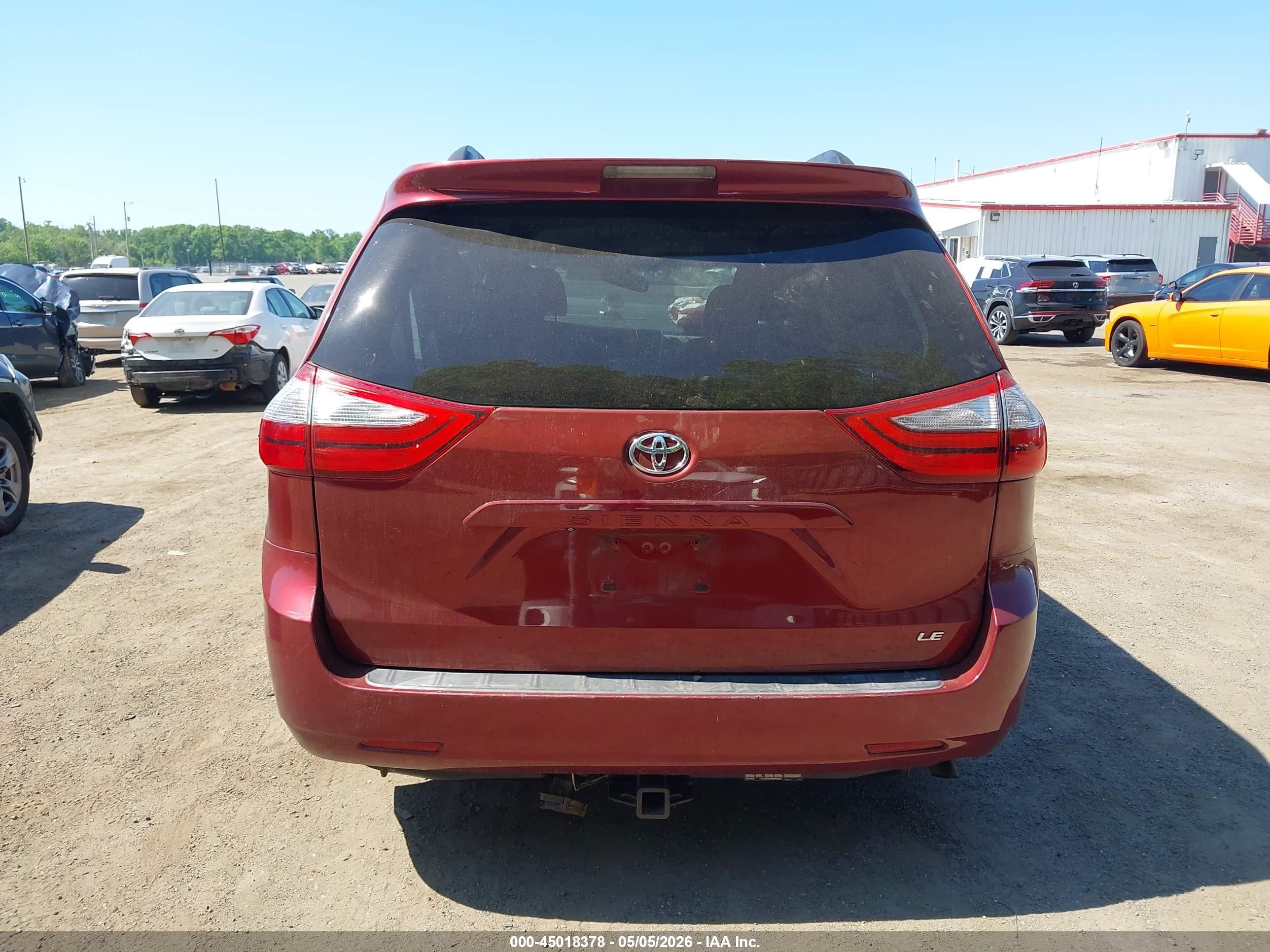 2015 Toyota Sienna Le 8 Passenger Red vin: 5TDKK3DC9FS648662