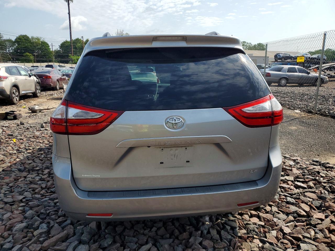 2015 Toyota Sienna Le Gray vin: 5TDKK3DC9FS670631