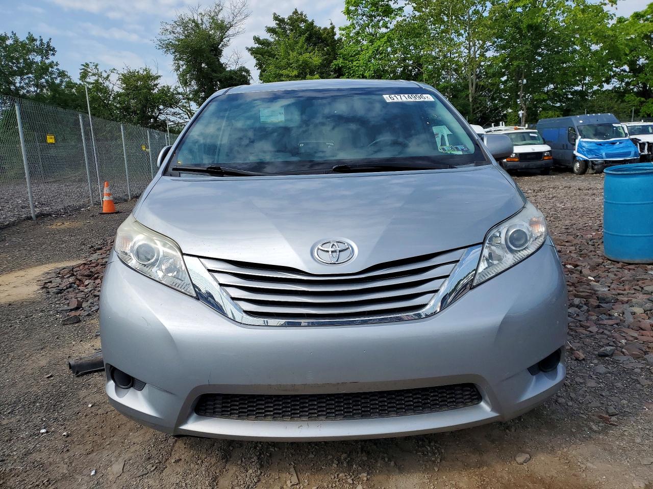 2015 Toyota Sienna Le Gray vin: 5TDKK3DC9FS670631