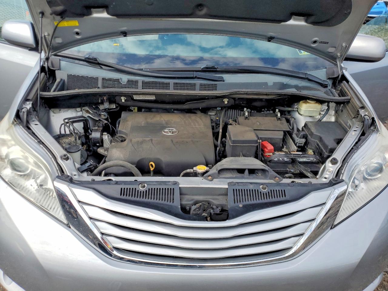 2015 Toyota Sienna Le Gray vin: 5TDKK3DC9FS670631