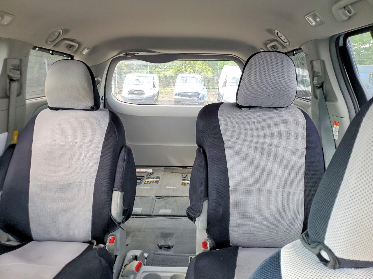 2015 Toyota Sienna Le Gray vin: 5TDKK3DC9FS670631