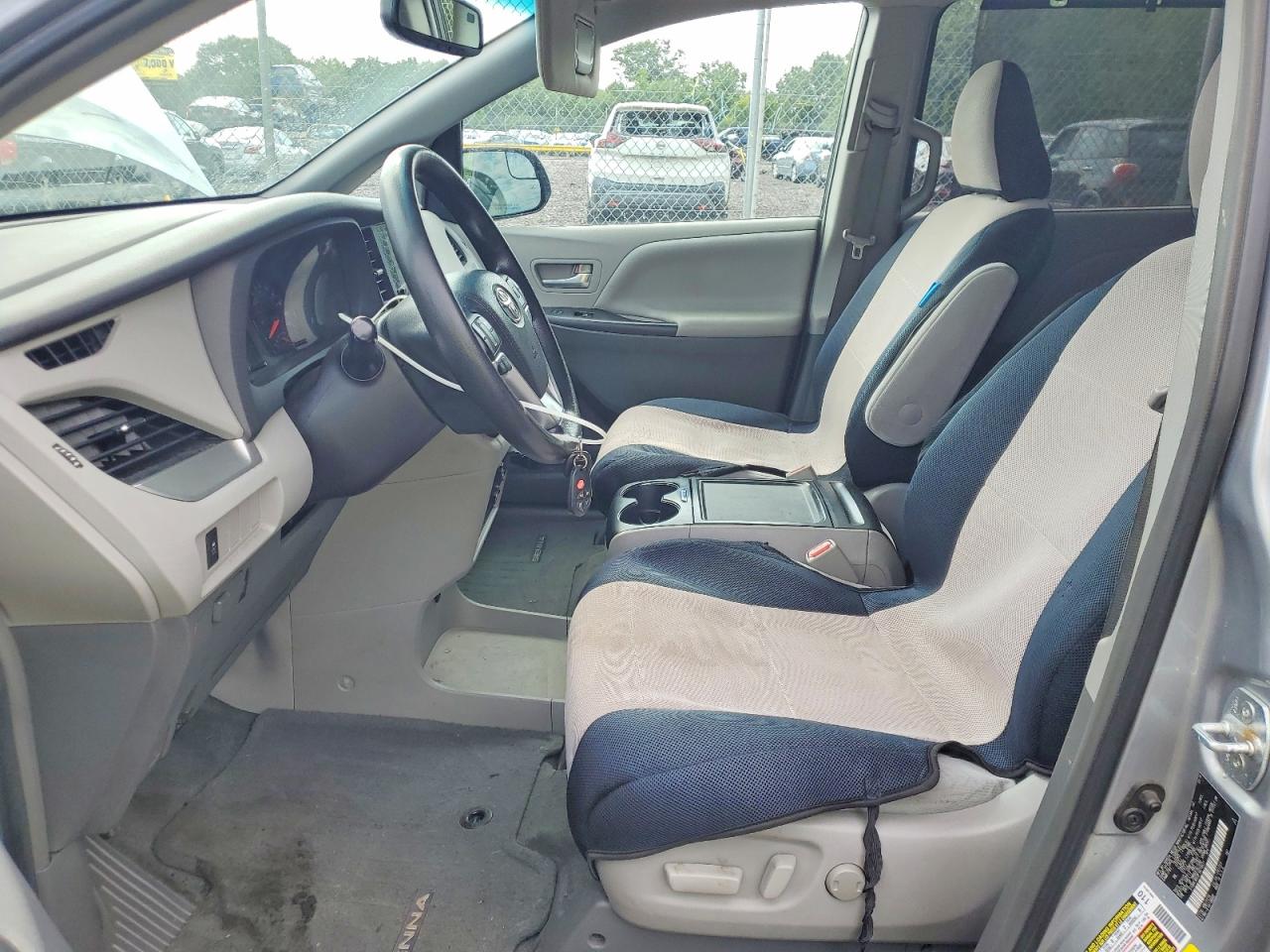 2015 Toyota Sienna Le Gray vin: 5TDKK3DC9FS670631