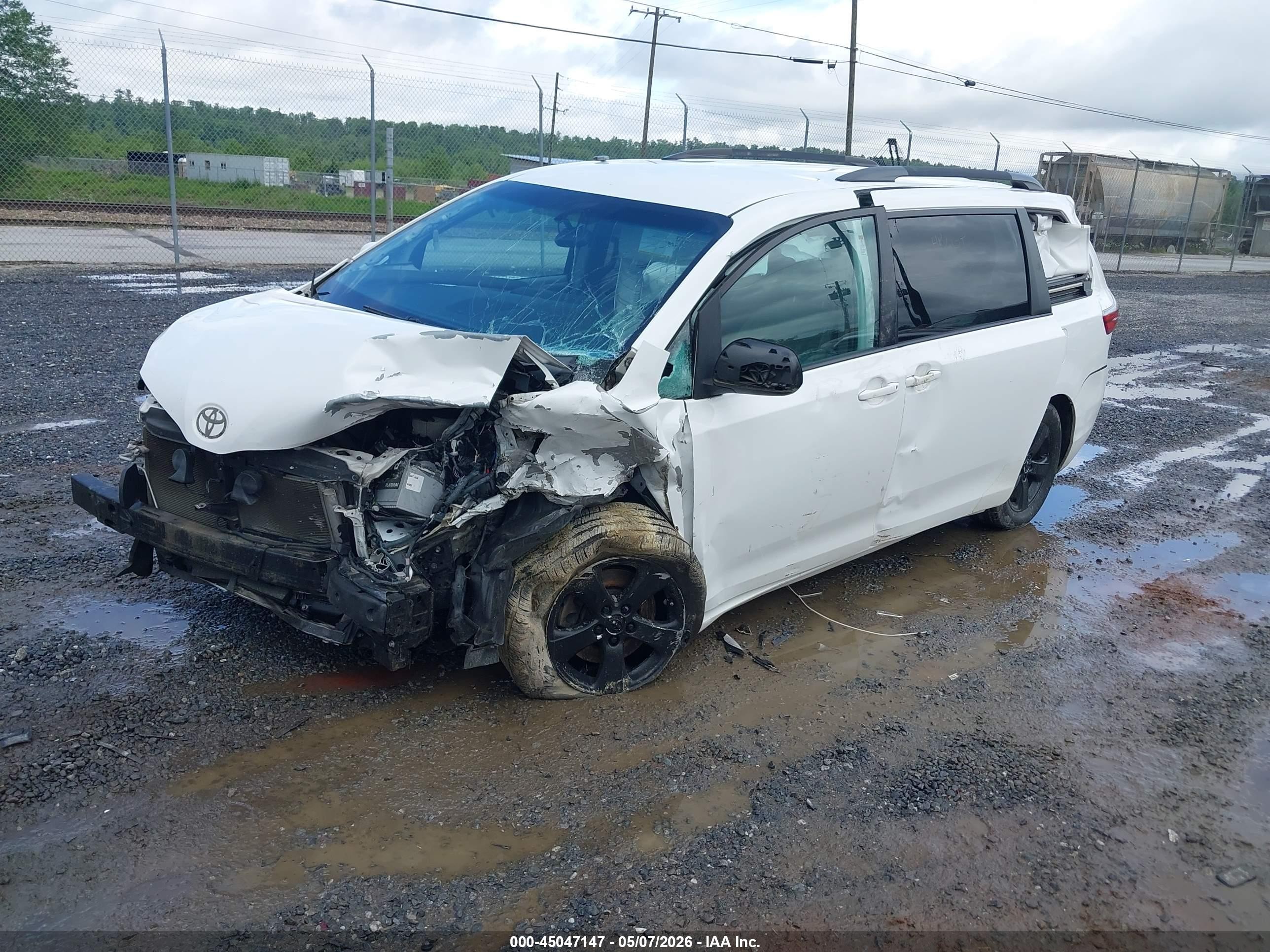 2015 Toyota Sienna Le 8 Passenger Белый vin: 5TDKK3DC9FS686683