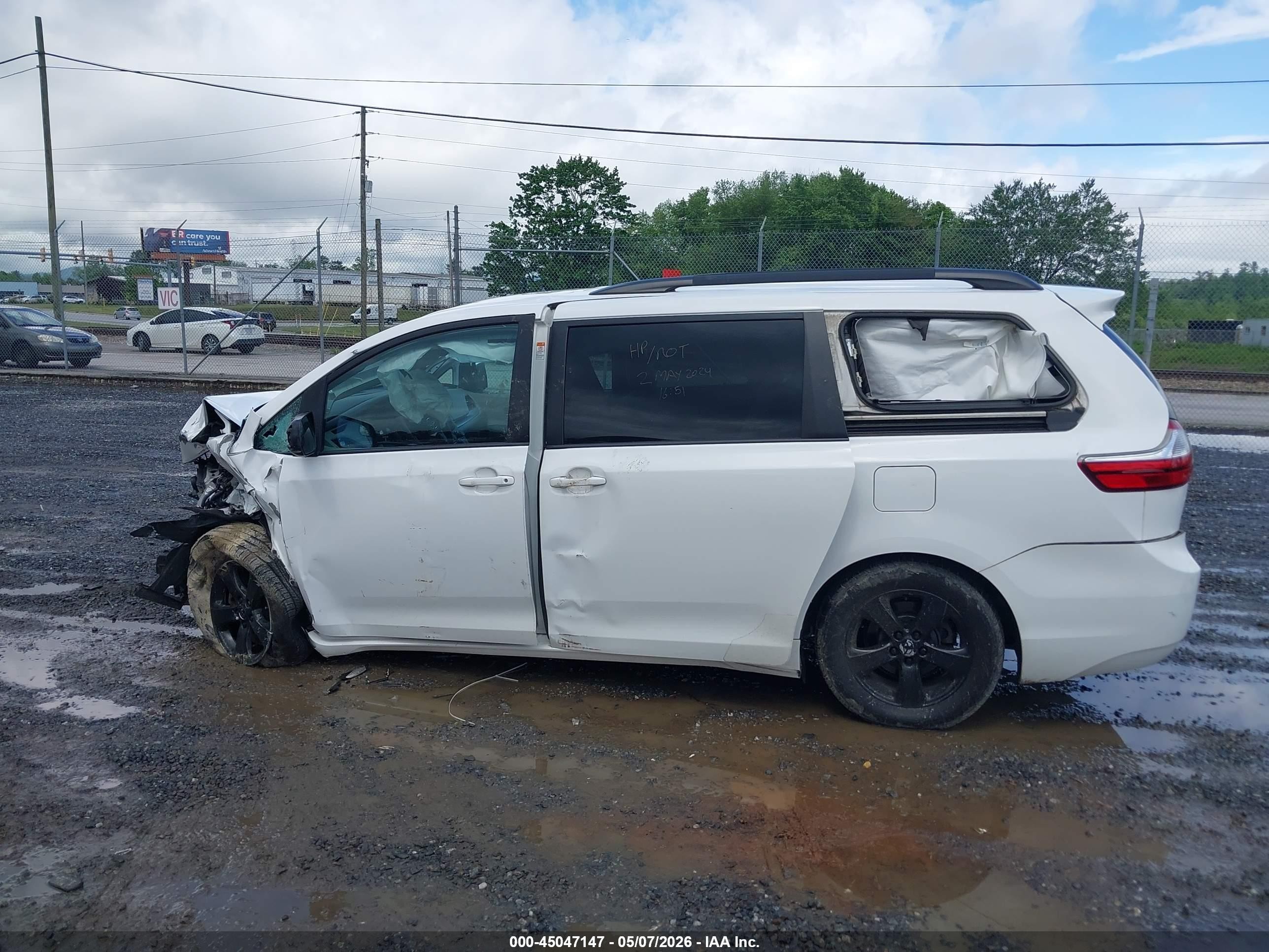 2015 Toyota Sienna Le 8 Passenger Белый vin: 5TDKK3DC9FS686683