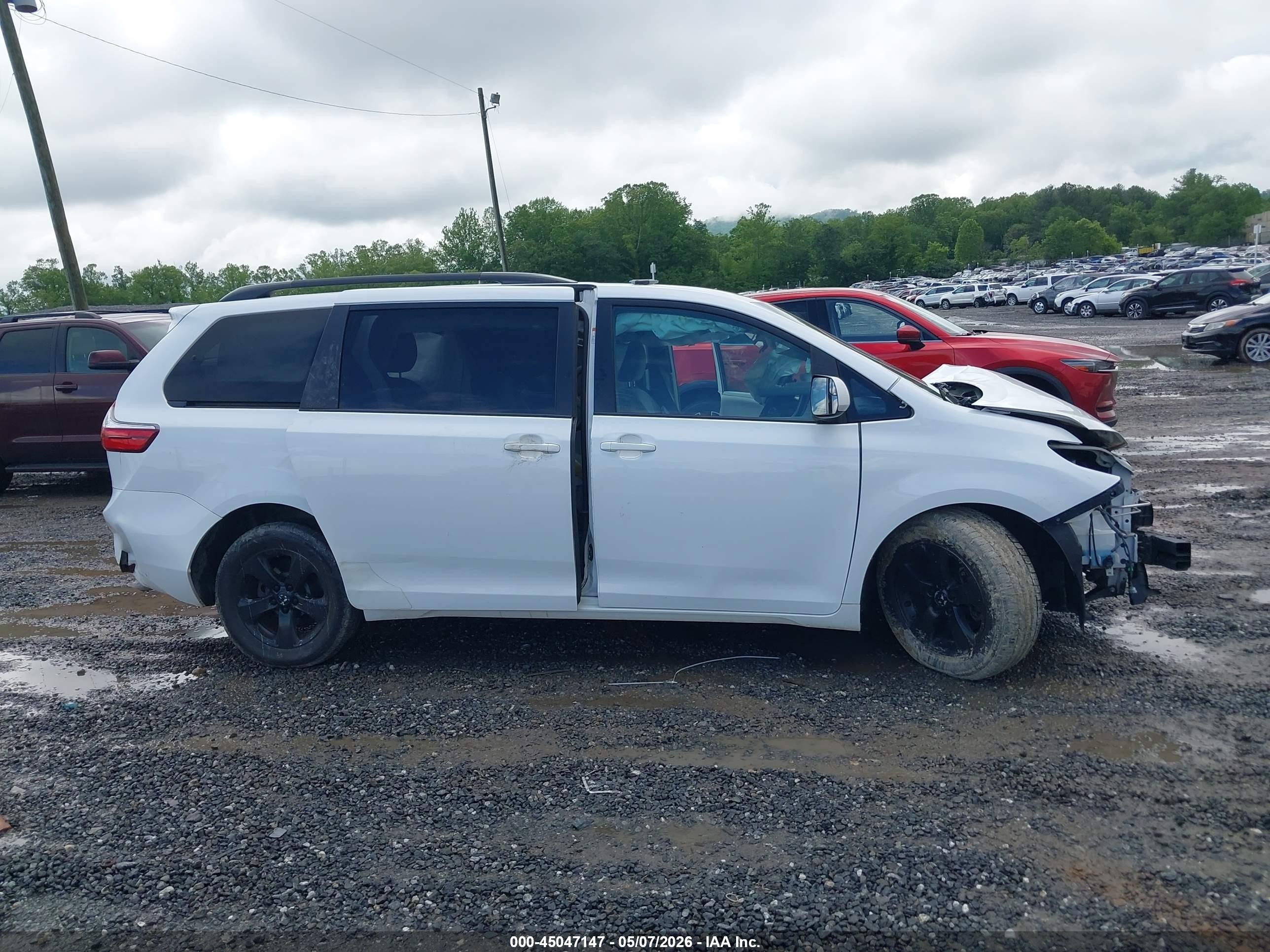 2015 Toyota Sienna Le 8 Passenger Белый vin: 5TDKK3DC9FS686683