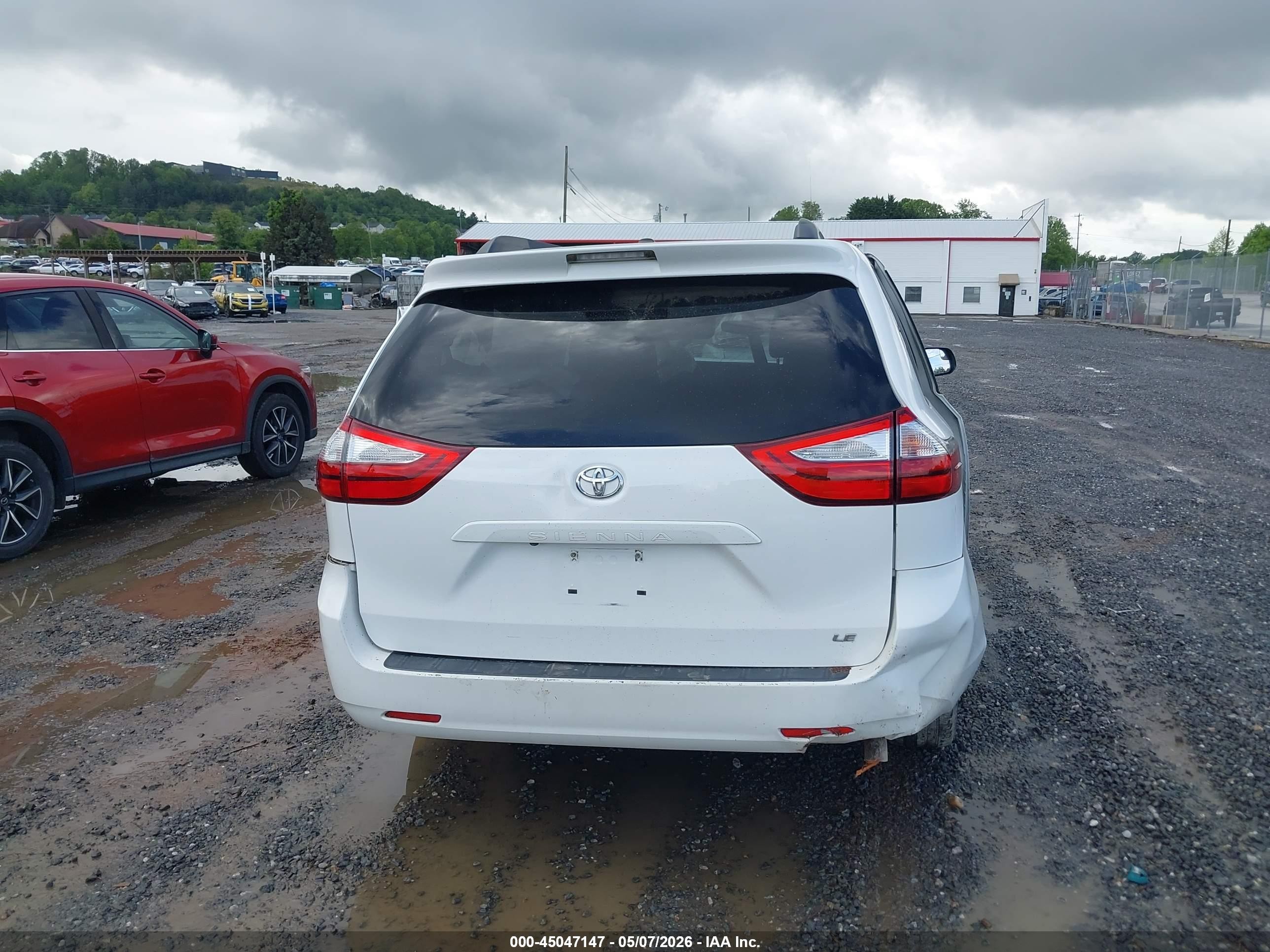 2015 Toyota Sienna Le 8 Passenger Белый vin: 5TDKK3DC9FS686683