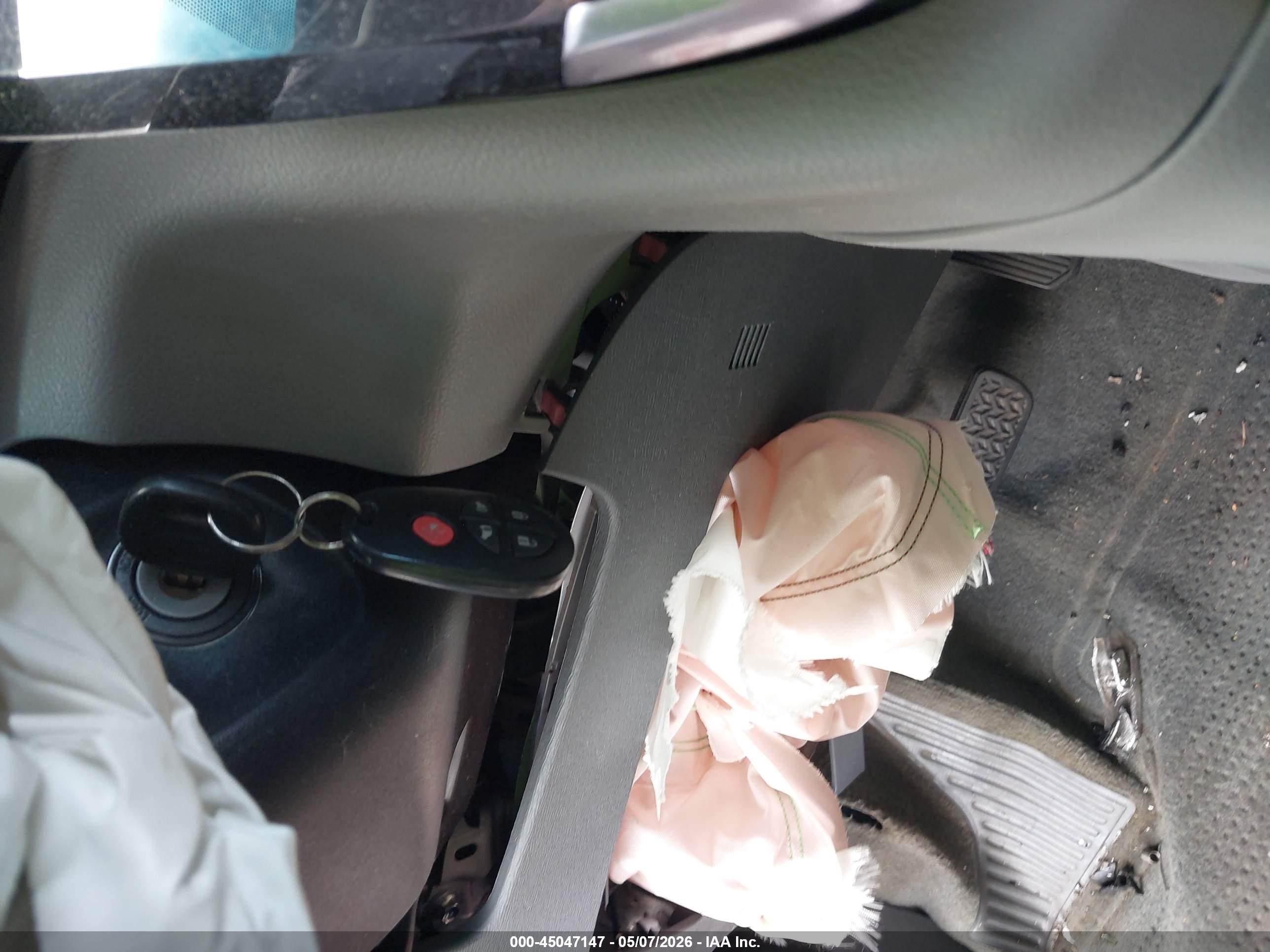 2015 Toyota Sienna Le 8 Passenger Белый vin: 5TDKK3DC9FS686683