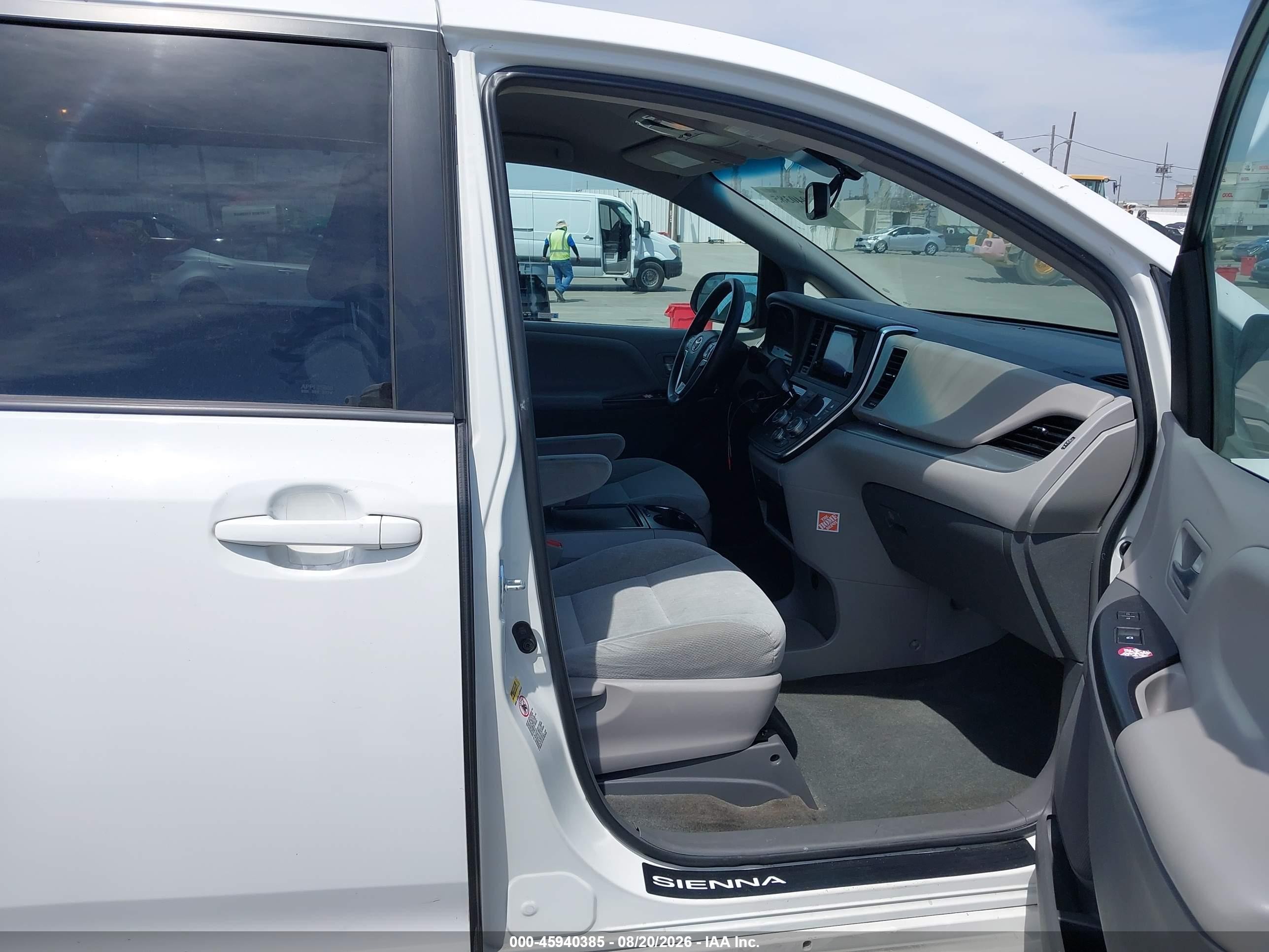 2016 Toyota Sienna Le 8 Passenger White vin: 5TDKK3DC9GS712362