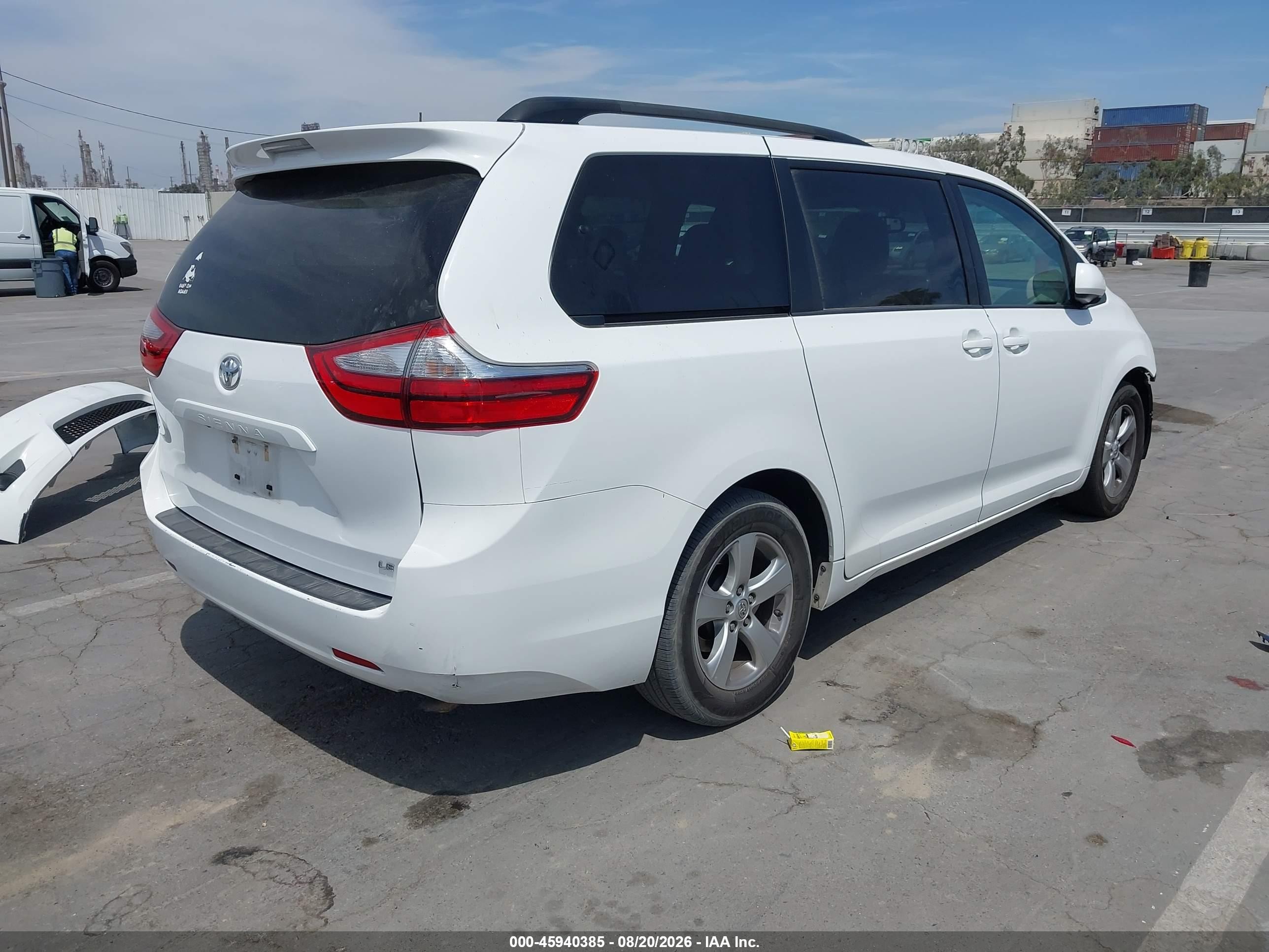 2016 Toyota Sienna Le 8 Passenger White vin: 5TDKK3DC9GS712362