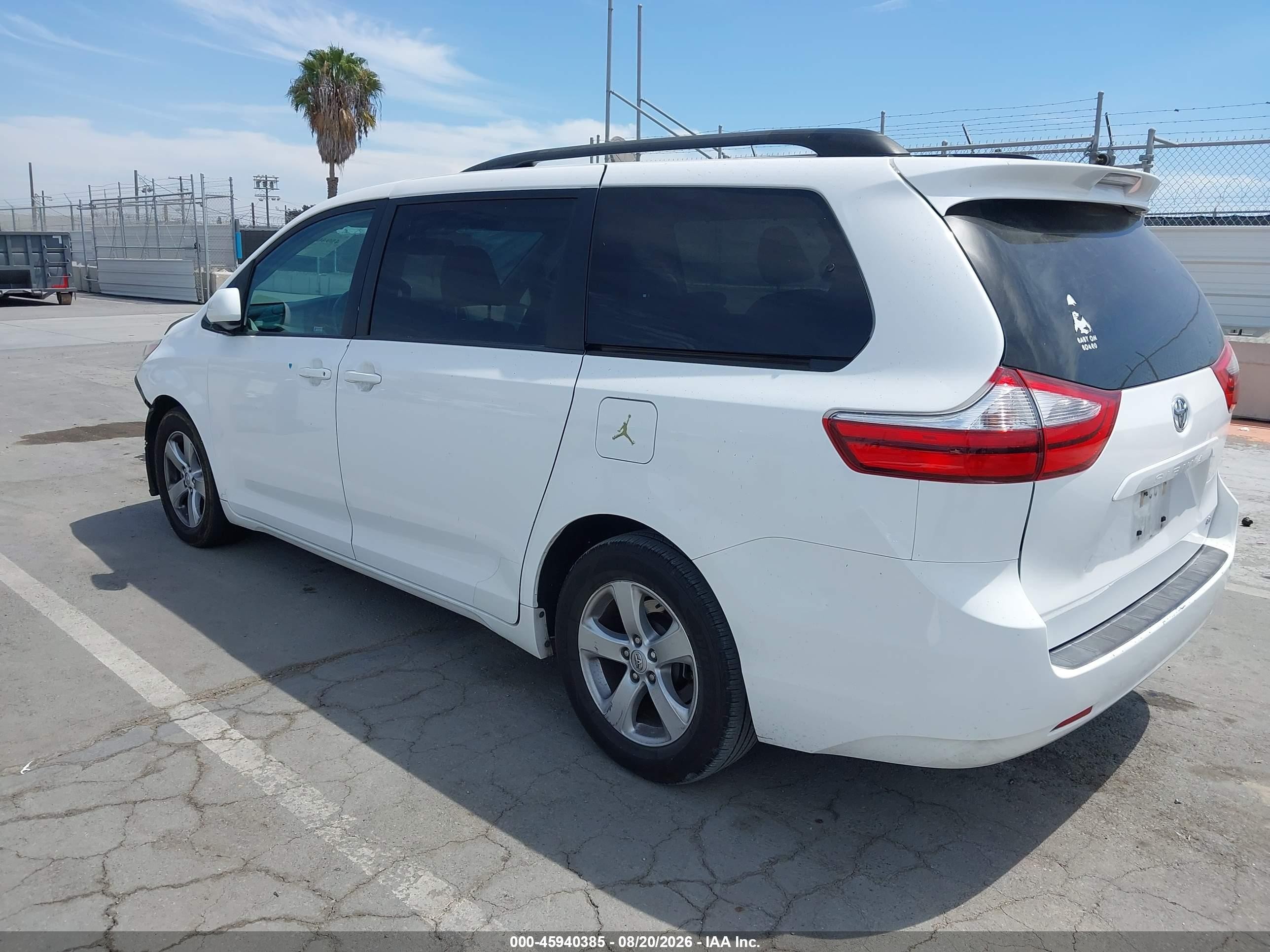 2016 Toyota Sienna Le 8 Passenger White vin: 5TDKK3DC9GS712362