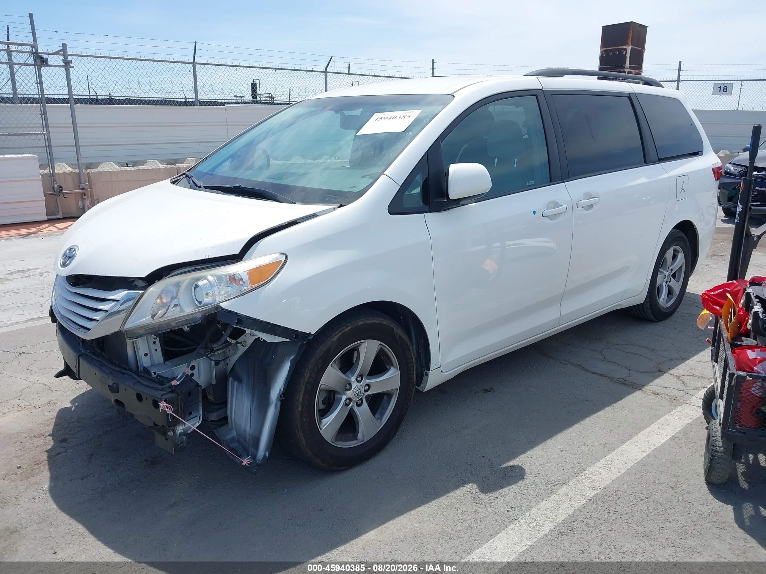 2016 Toyota Sienna Le 8 Passenger White vin: 5TDKK3DC9GS712362