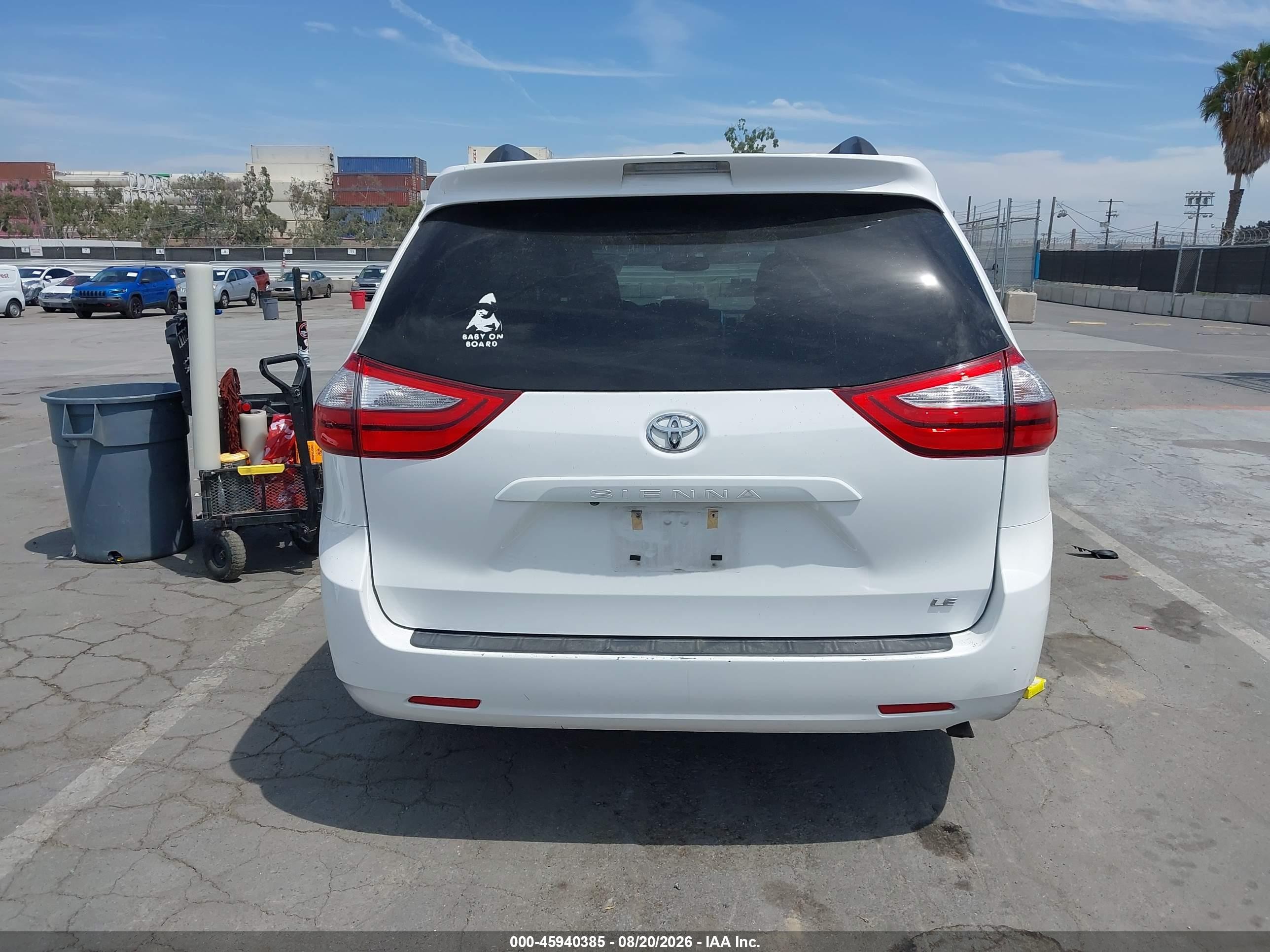 2016 Toyota Sienna Le 8 Passenger White vin: 5TDKK3DC9GS712362
