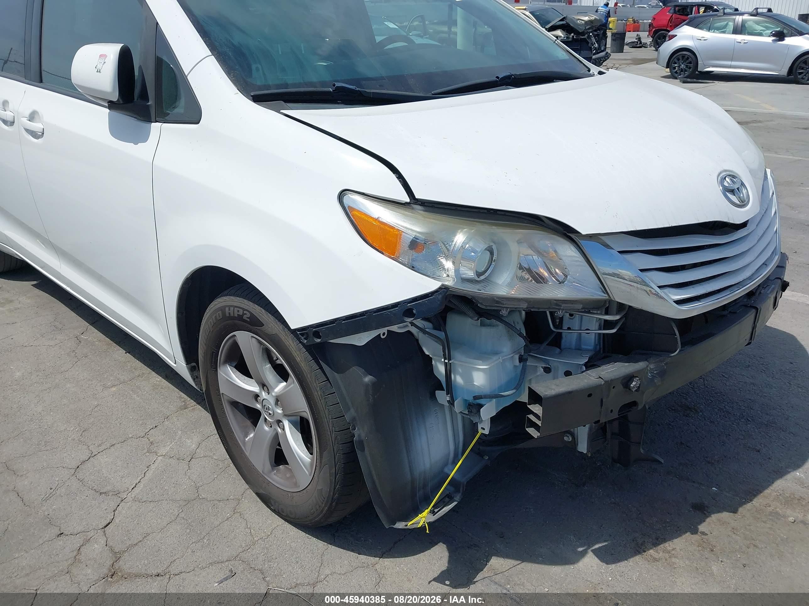 2016 Toyota Sienna Le 8 Passenger White vin: 5TDKK3DC9GS712362