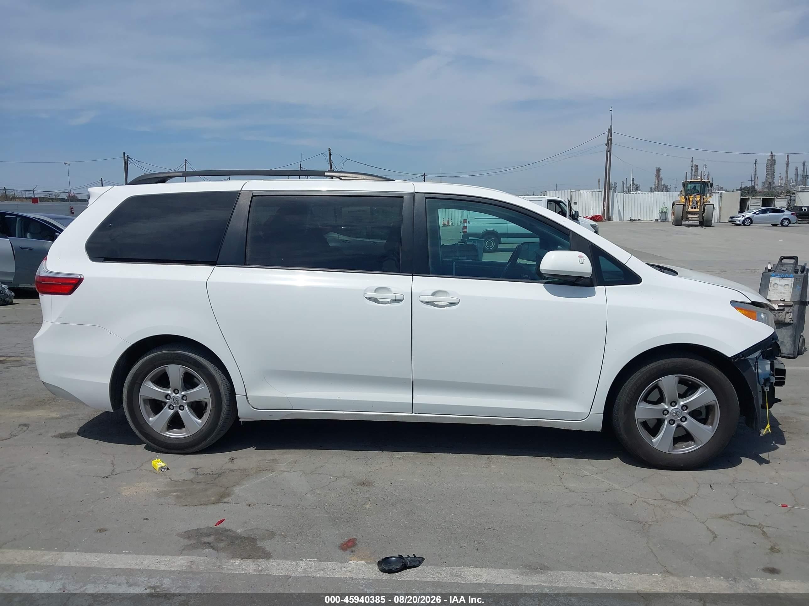 2016 Toyota Sienna Le 8 Passenger White vin: 5TDKK3DC9GS712362
