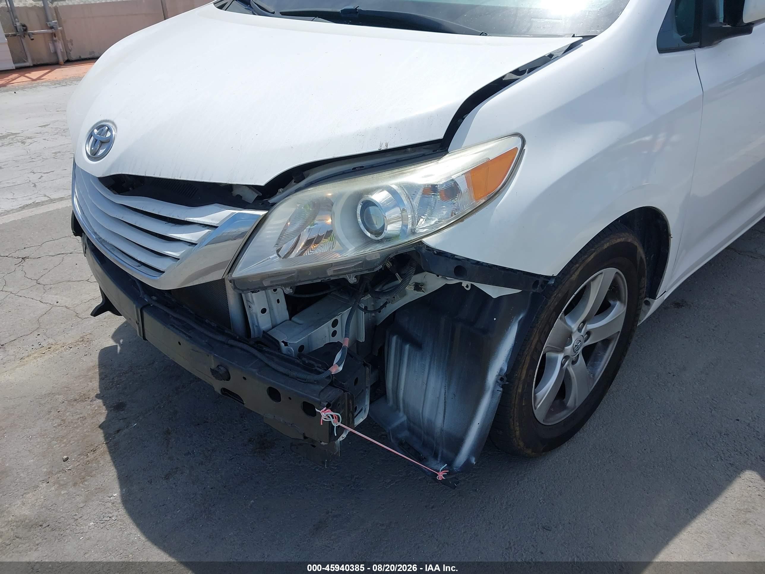2016 Toyota Sienna Le 8 Passenger White vin: 5TDKK3DC9GS712362