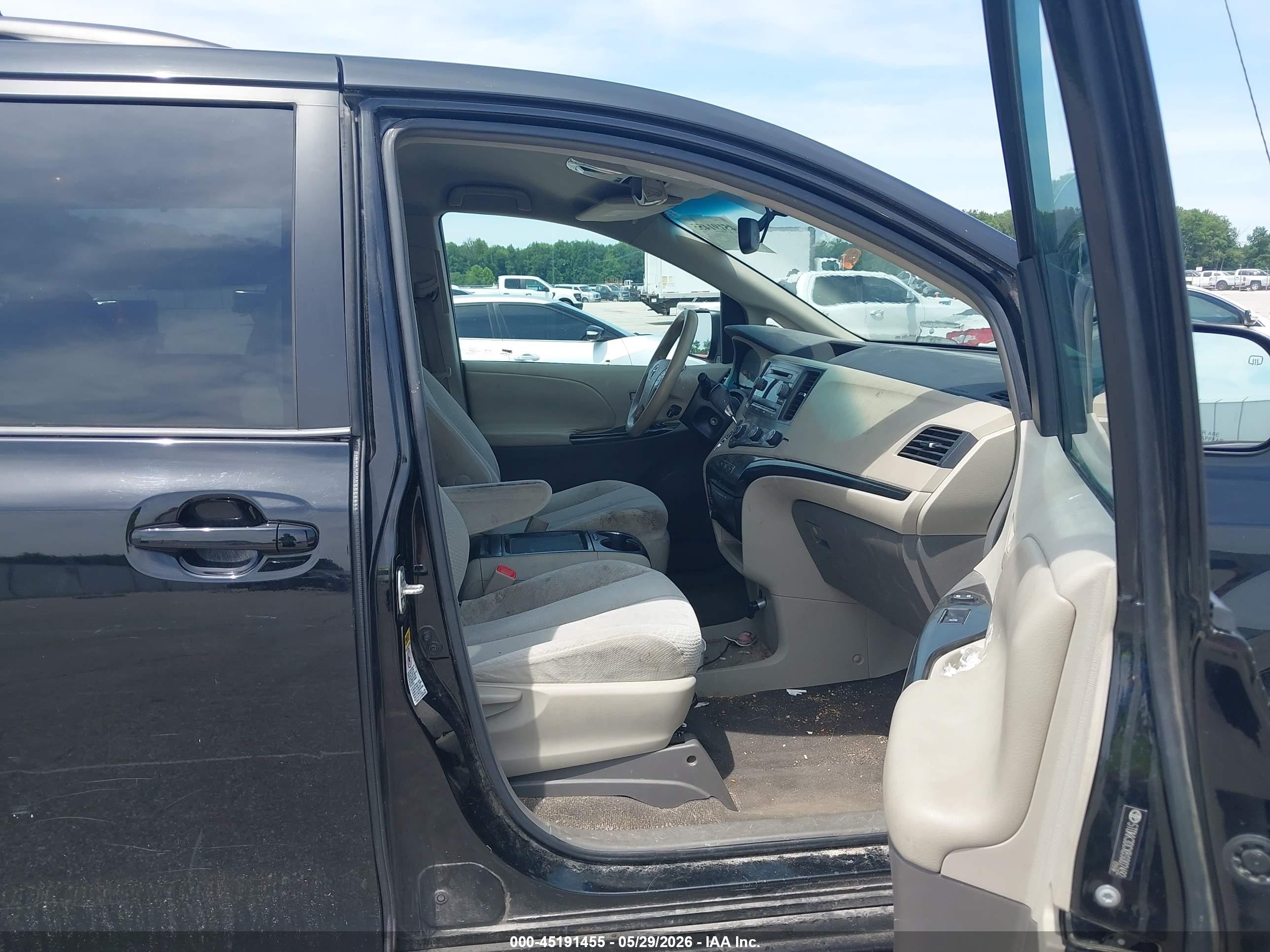 2011 Toyota Sienna Le V6 Black vin: 5TDKK3DCXBS002492