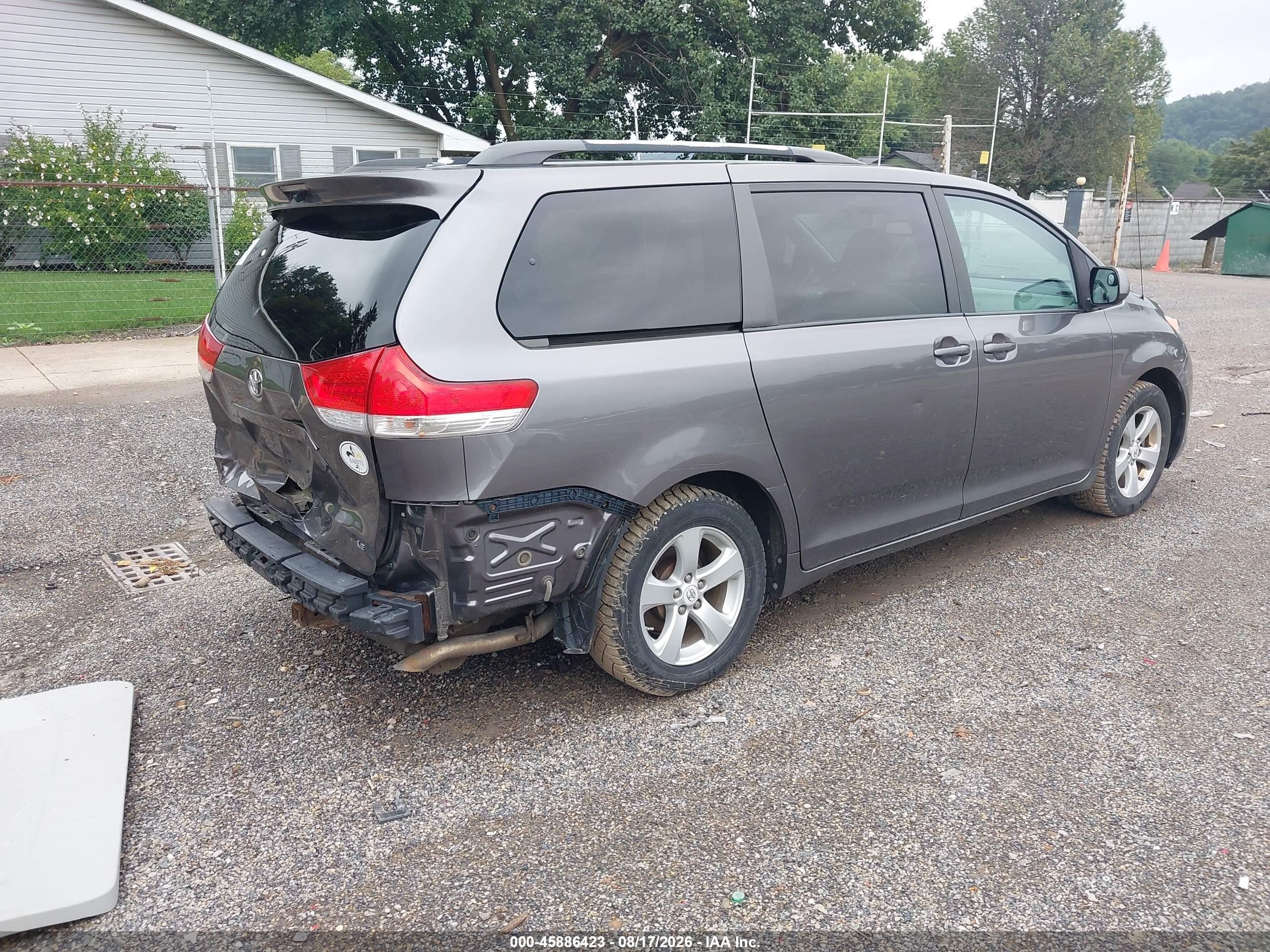 2011 Toyota Sienna Le V6 Gray vin: 5TDKK3DCXBS018854