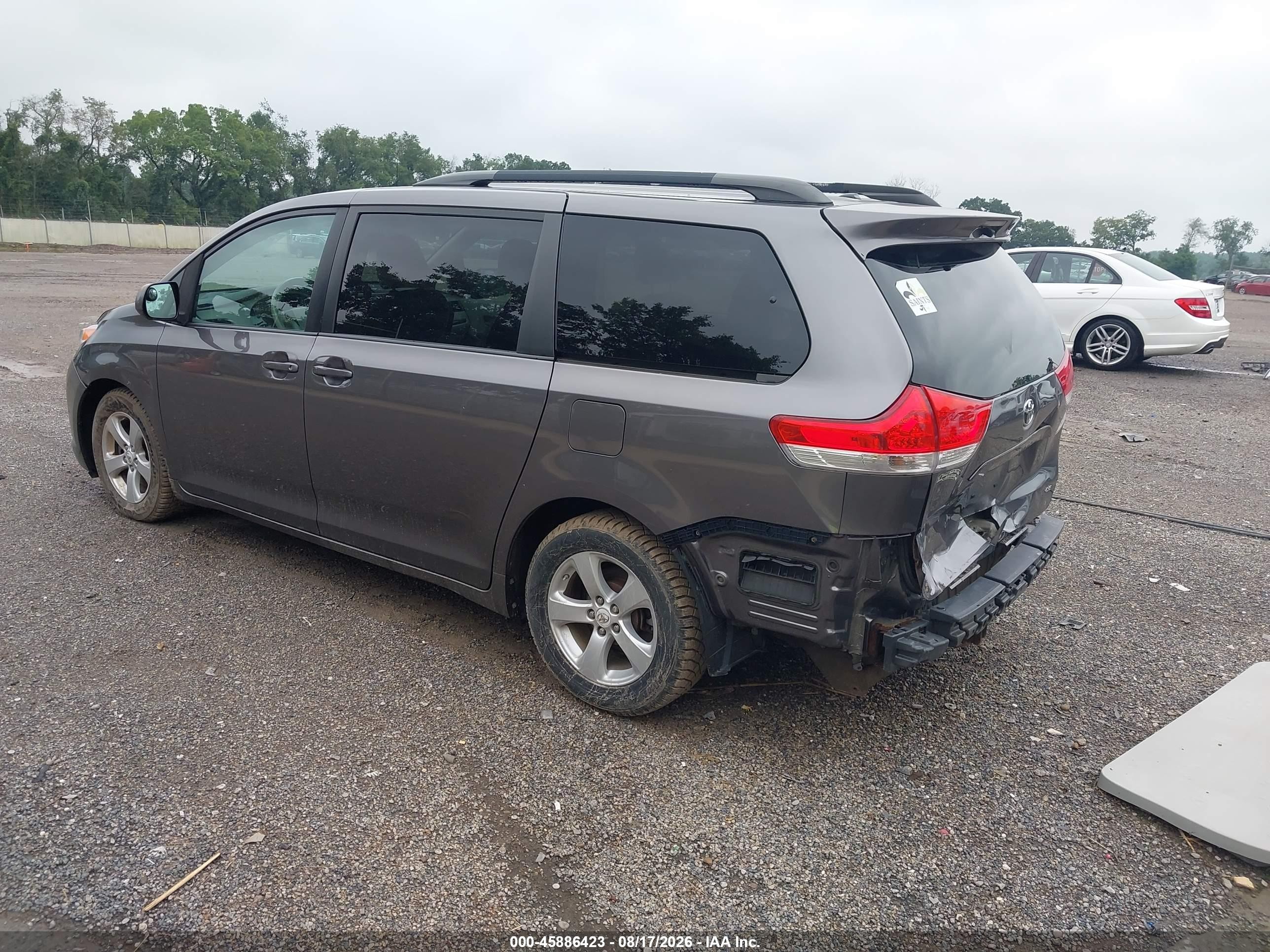 2011 Toyota Sienna Le V6 Gray vin: 5TDKK3DCXBS018854