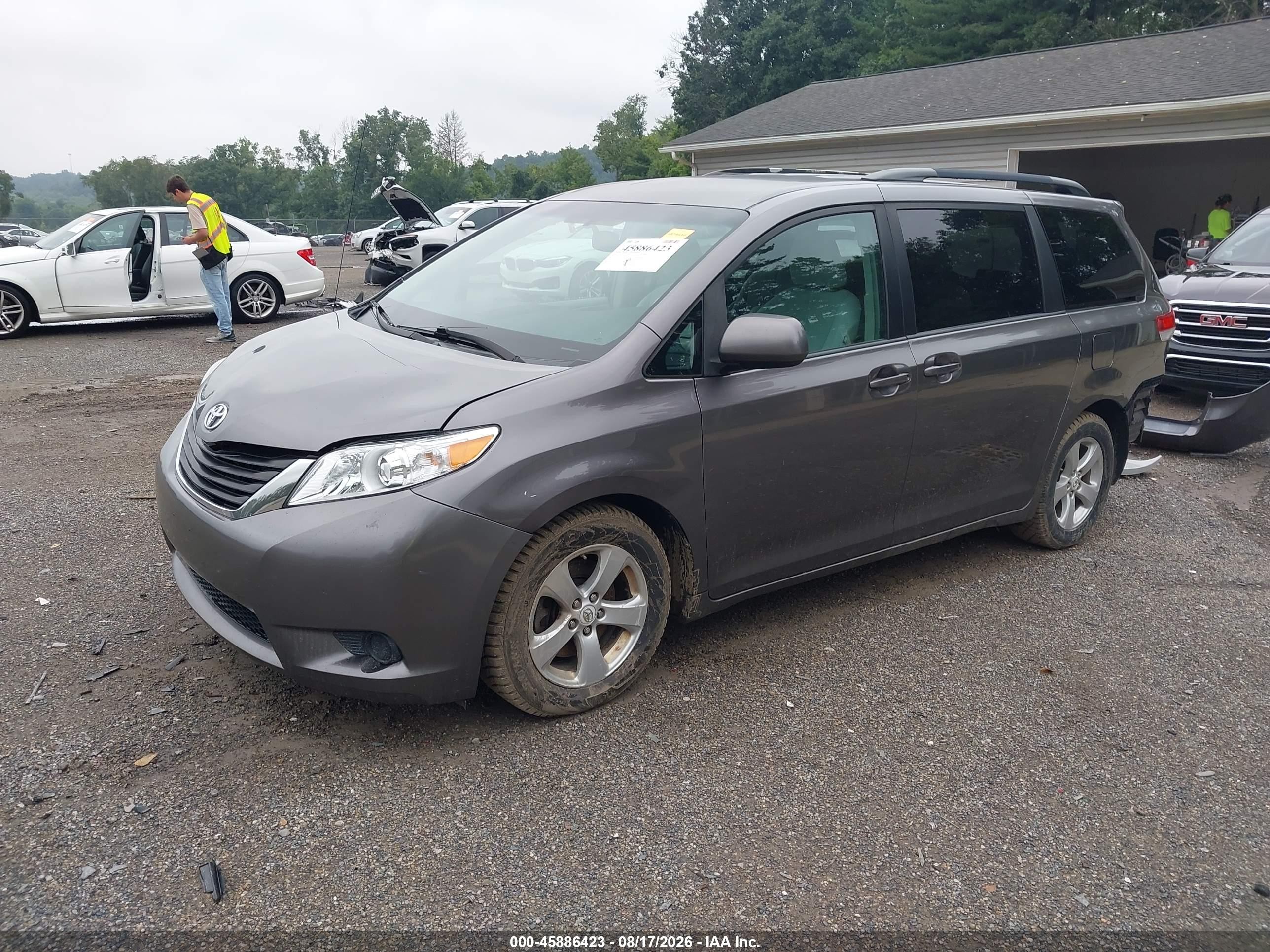 2011 Toyota Sienna Le V6 Gray vin: 5TDKK3DCXBS018854