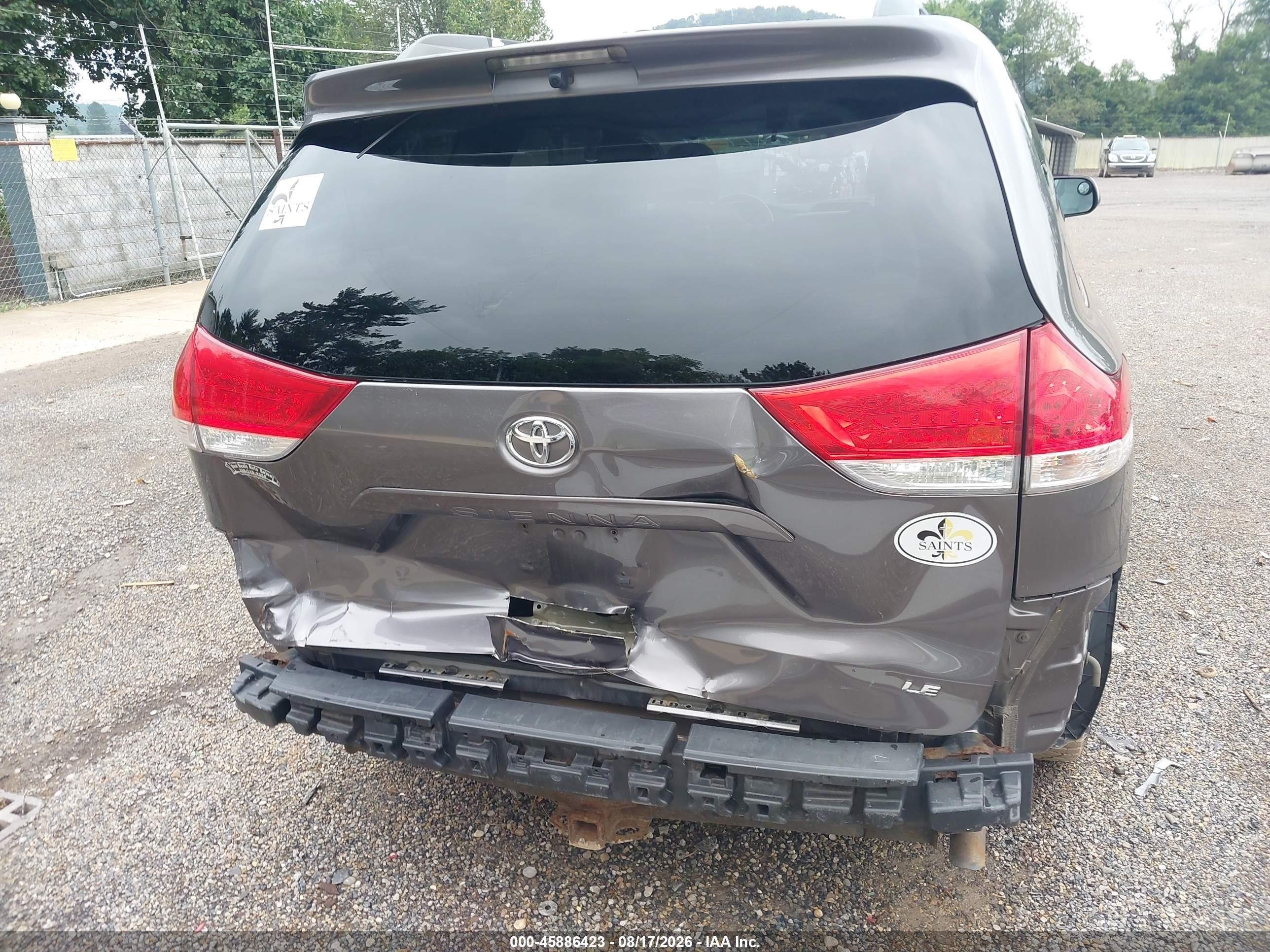 2011 Toyota Sienna Le V6 Gray vin: 5TDKK3DCXBS018854