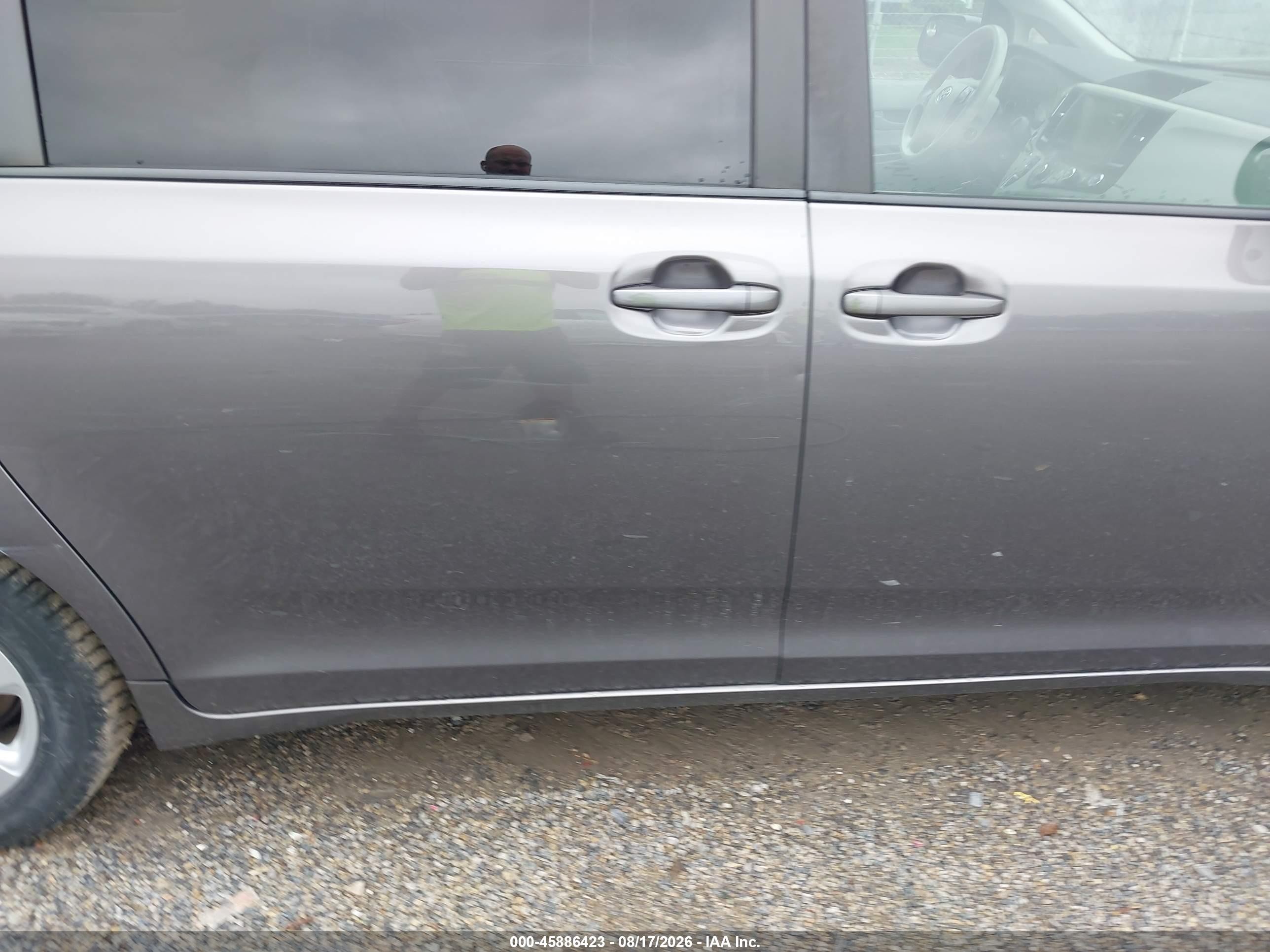 2011 Toyota Sienna Le V6 Gray vin: 5TDKK3DCXBS018854