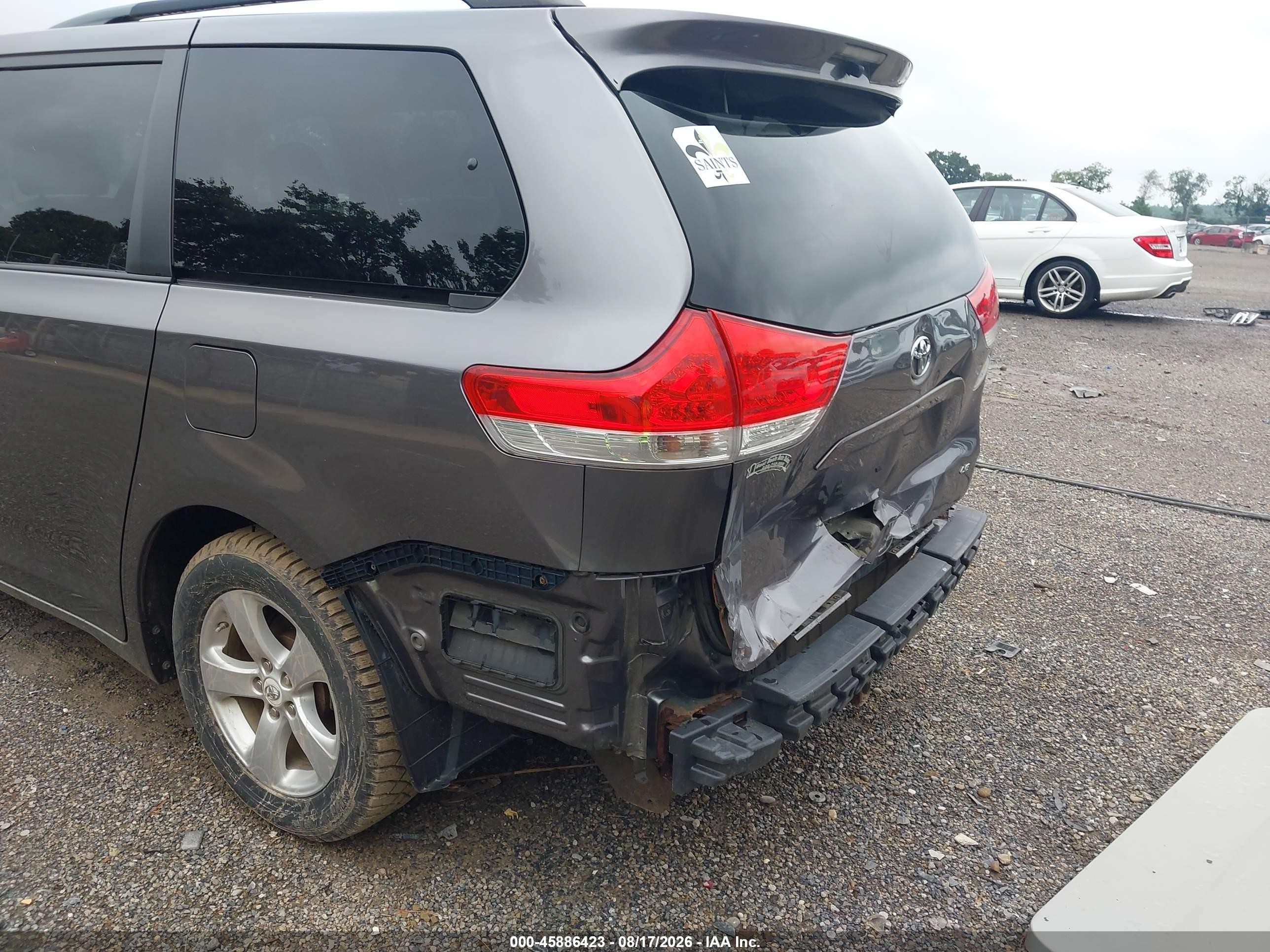 2011 Toyota Sienna Le V6 Gray vin: 5TDKK3DCXBS018854